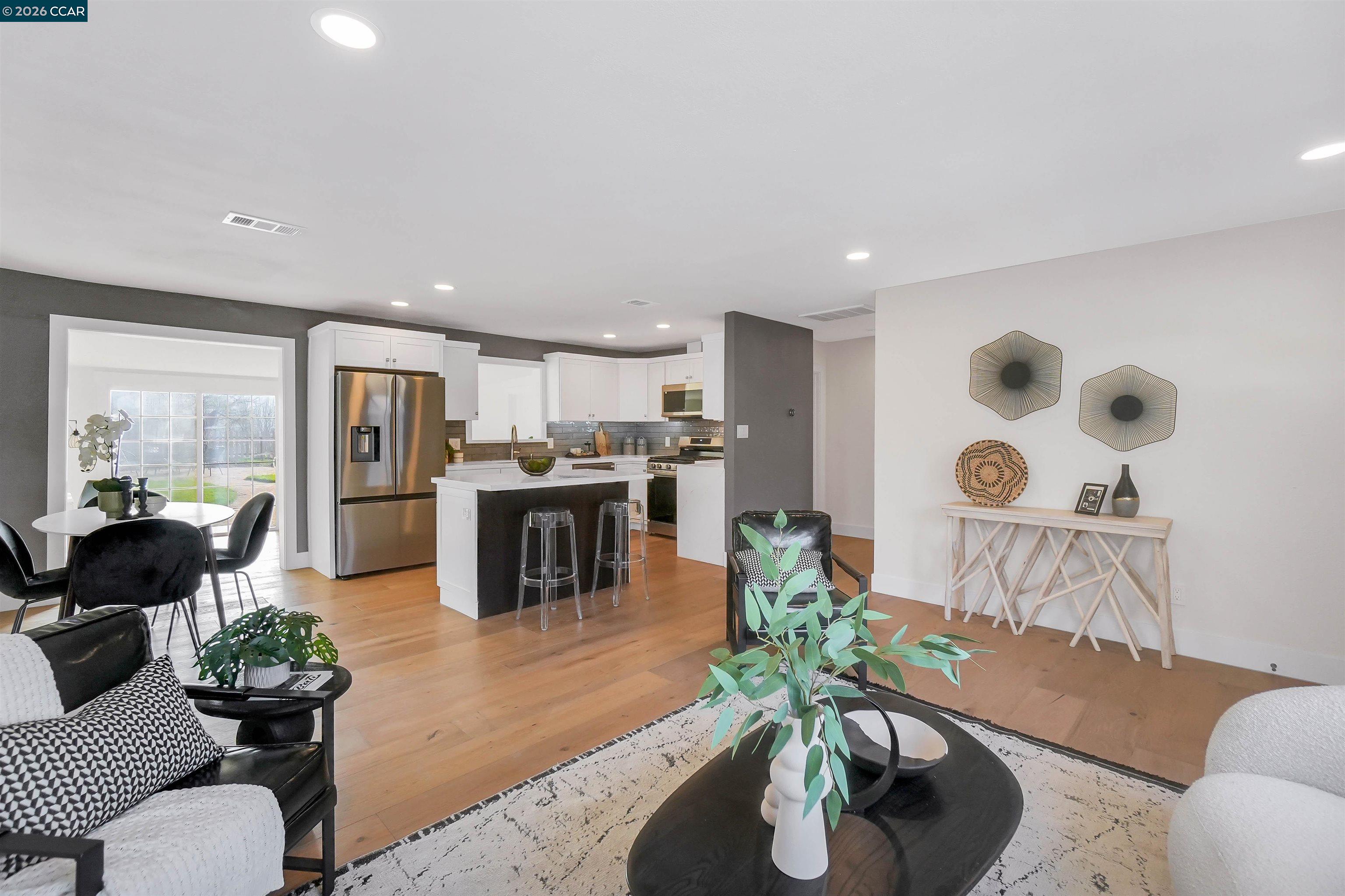 Detail Gallery Image 14 of 60 For 2412 Alamo St, Pinole,  CA 94564 - 3 Beds | 2 Baths