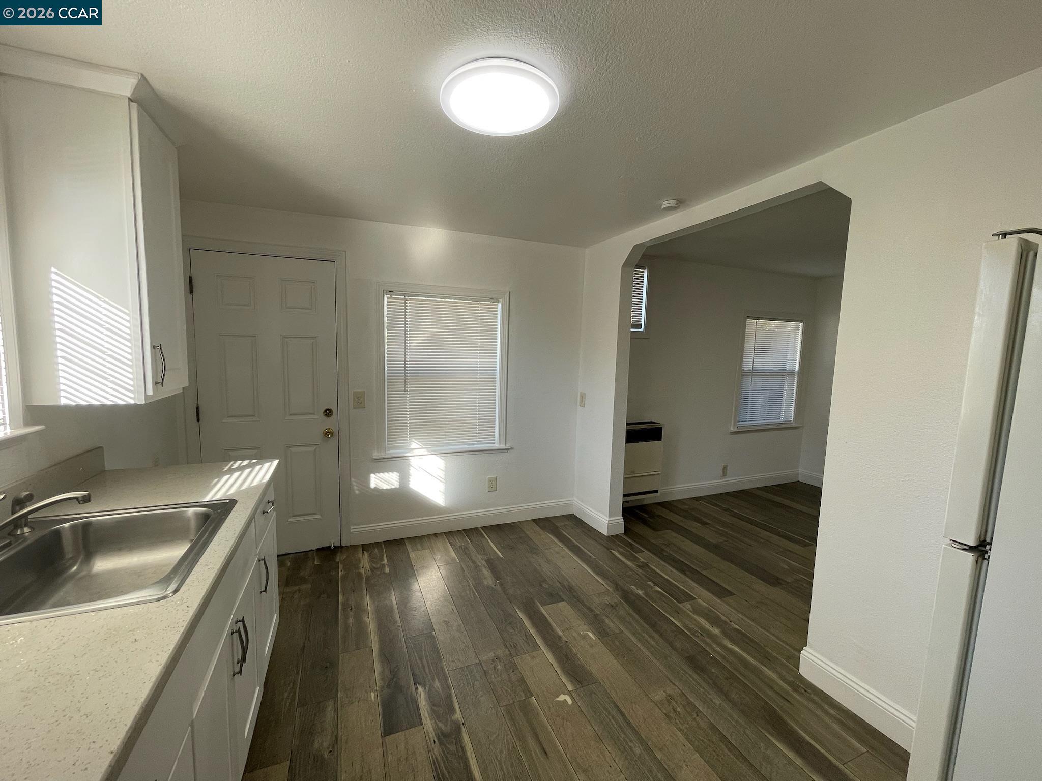 Detail Gallery Image 4 of 15 For 723a Florida St, Vallejo,  CA 94590 - 1 Beds | 1 Baths
