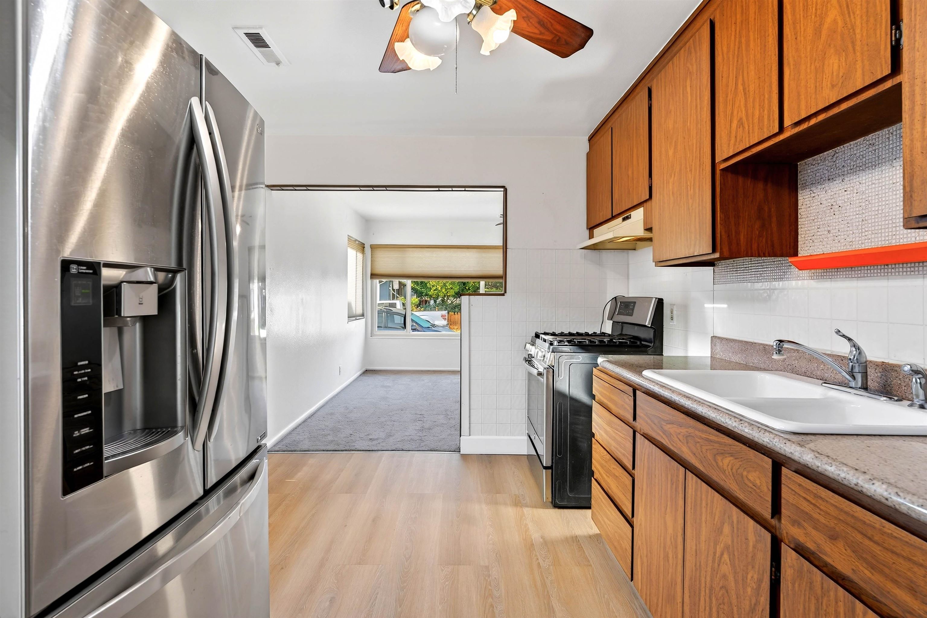 Detail Gallery Image 8 of 25 For 24570 Thomas Ave, Hayward,  CA 94544 - 3 Beds | 1 Baths