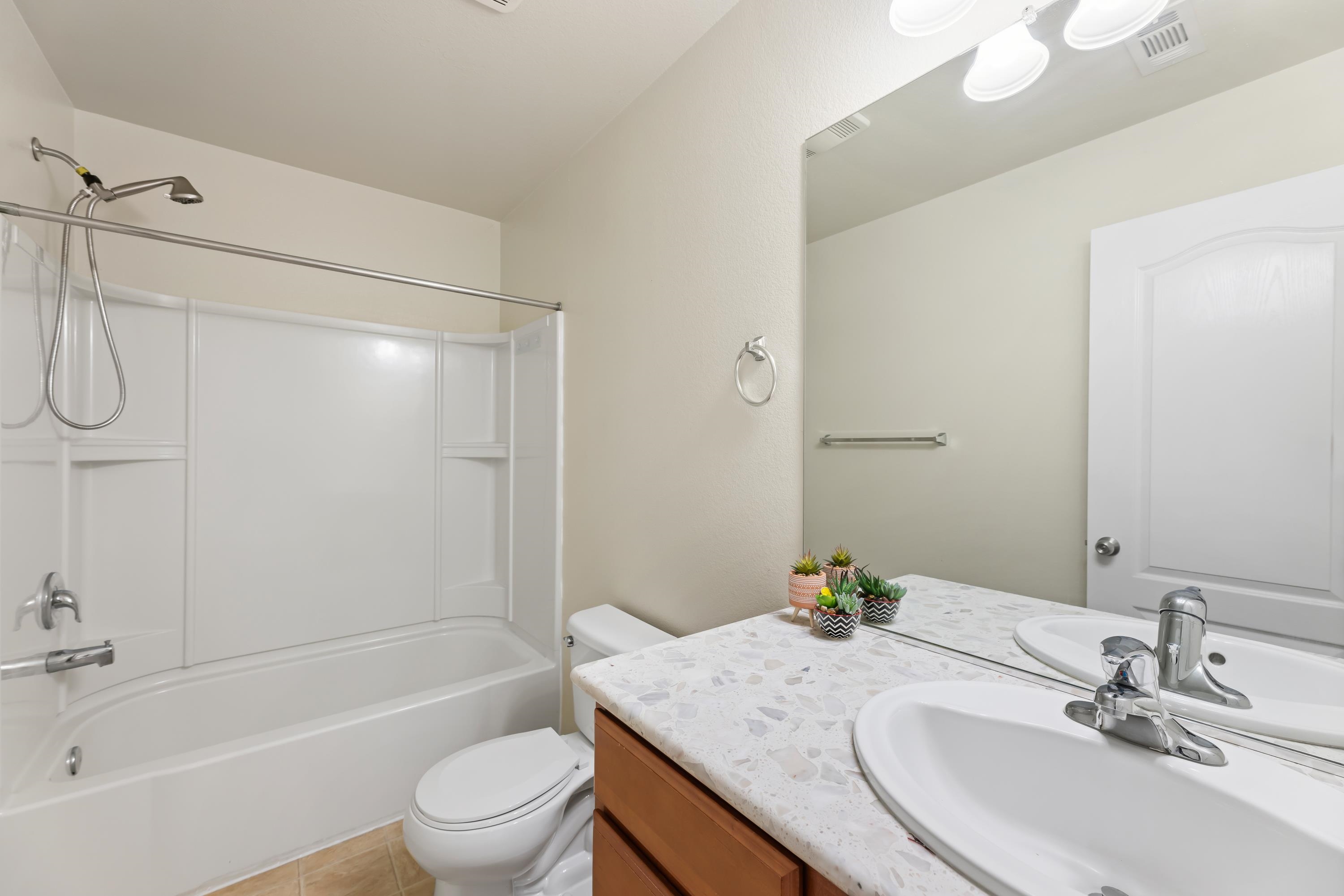 Detail Gallery Image 12 of 28 For 46 Sugarbush Ct, Oakley,  CA 94561 - 5 Beds | 3 Baths