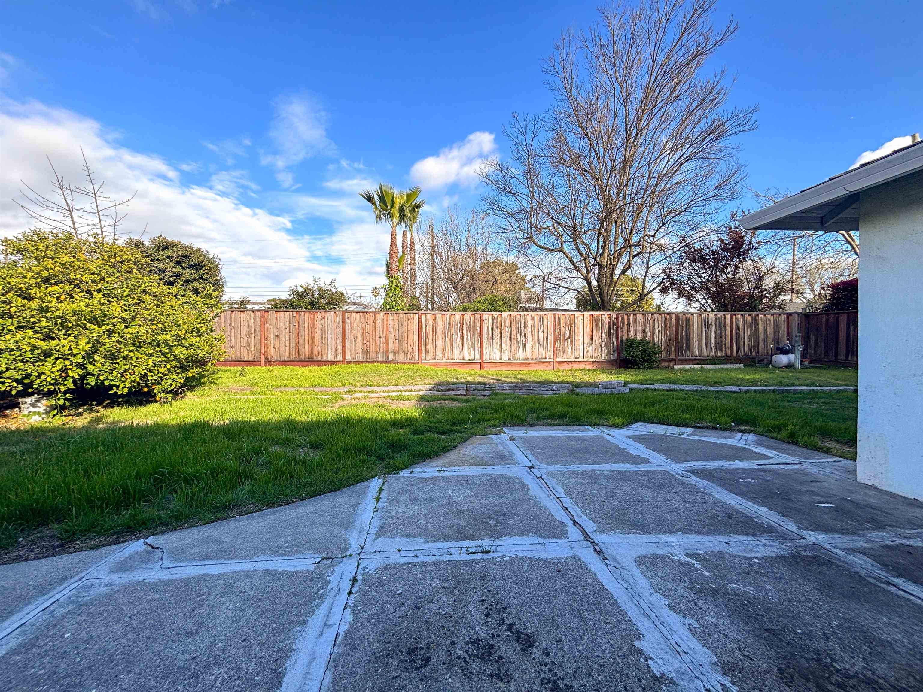 Detail Gallery Image 2 of 10 For 3242 Ida Dr, Concord,  CA 94519 - 3 Beds | 2 Baths