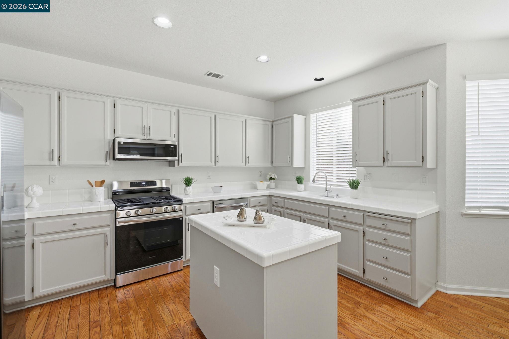 Detail Gallery Image 9 of 40 For 5283 Mohican Way, Antioch,  CA 94531 - 4 Beds | 3 Baths