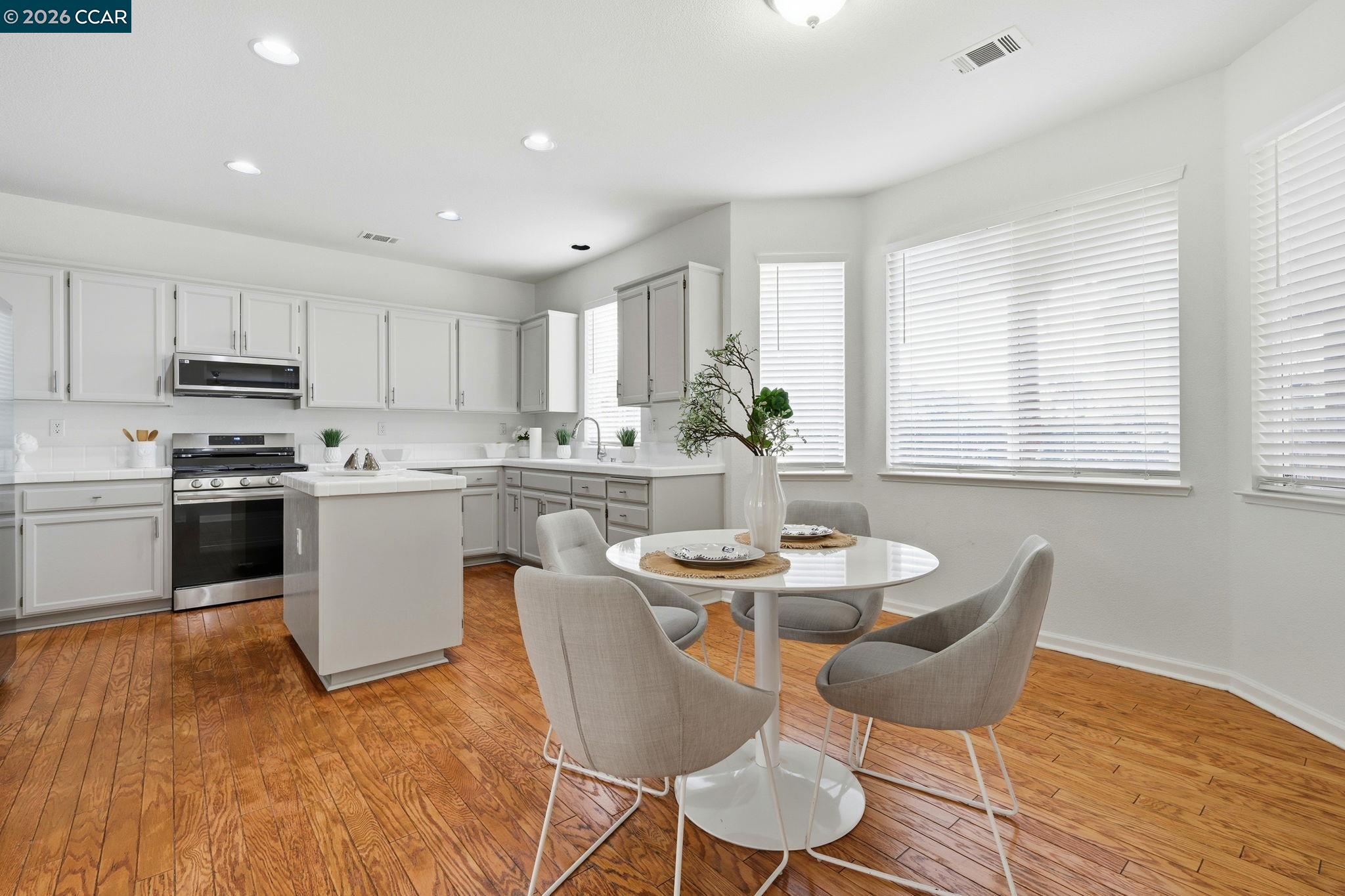 Detail Gallery Image 10 of 40 For 5283 Mohican Way, Antioch,  CA 94531 - 4 Beds | 3 Baths