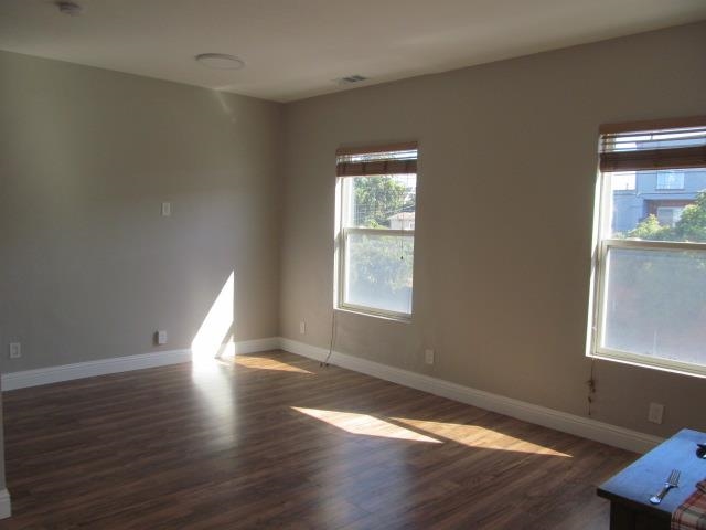 Detail Gallery Image 4 of 13 For 2807 Filbert St, Oakland,  CA 94607 - 3 Beds | 3 Baths