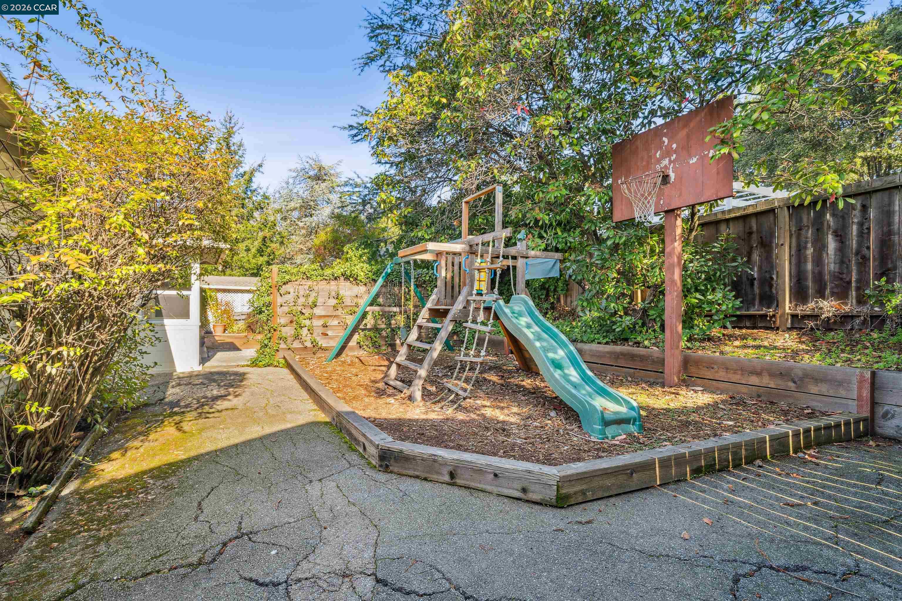 Detail Gallery Image 11 of 11 For 818 Solana Dr, Lafayette,  CA 94549 - 3 Beds | 2 Baths