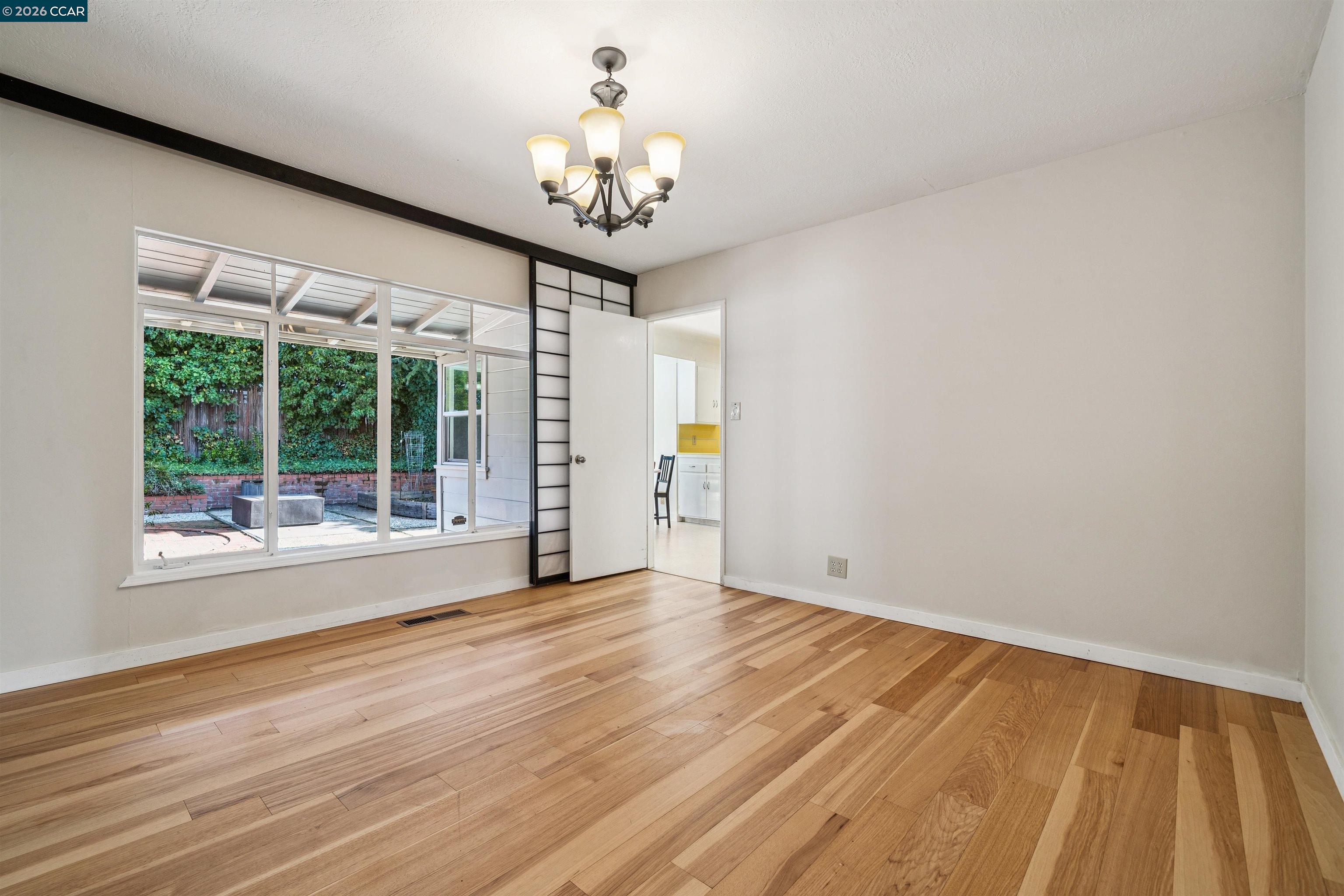 Detail Gallery Image 4 of 11 For 818 Solana Dr, Lafayette,  CA 94549 - 3 Beds | 2 Baths