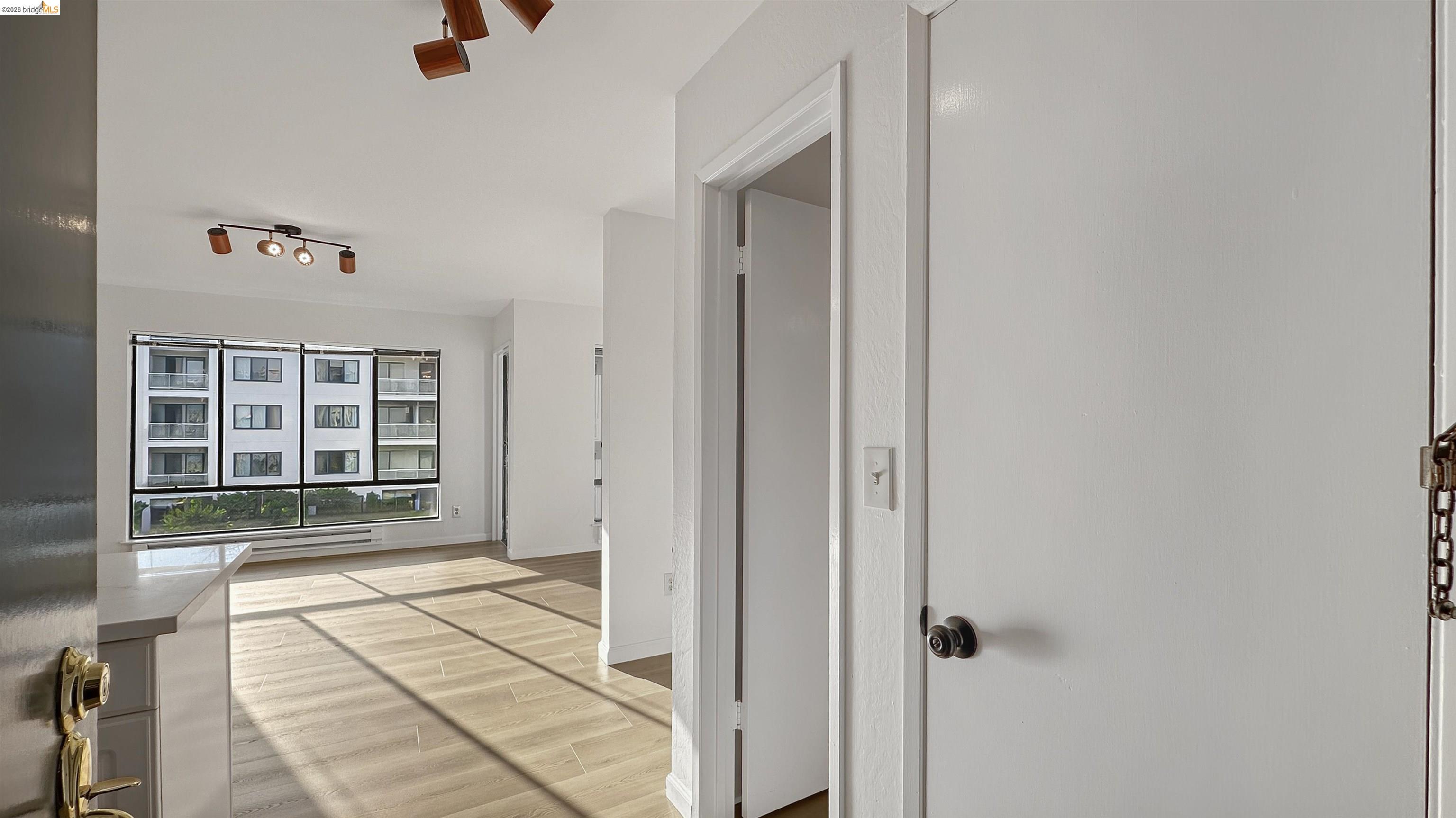 Front Image Thumbnail for EB41122021