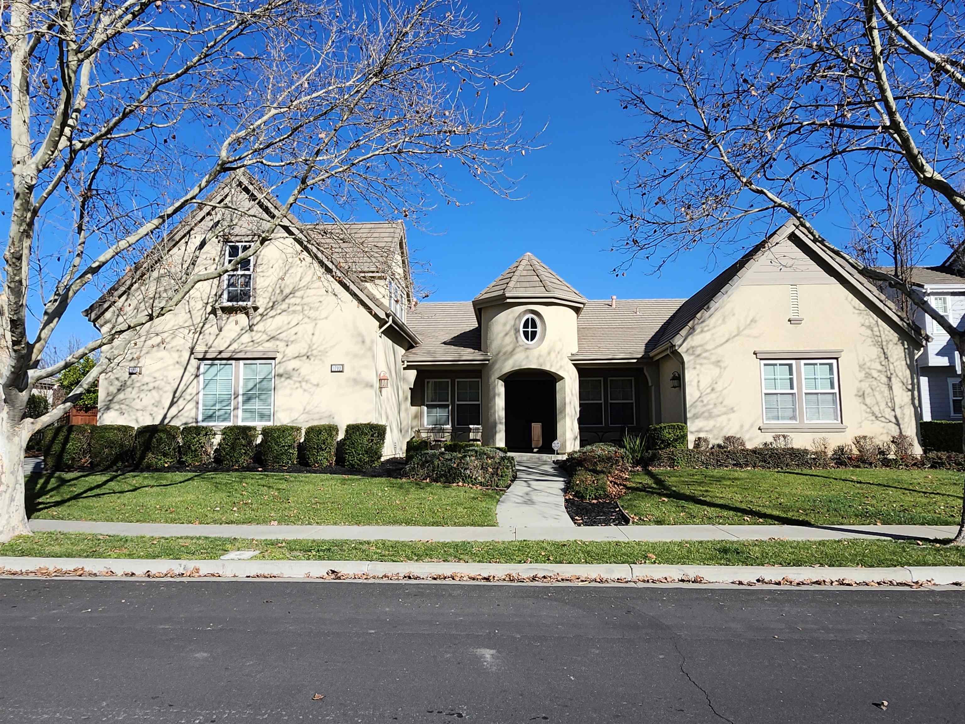 1203 Laguna Creek Ln