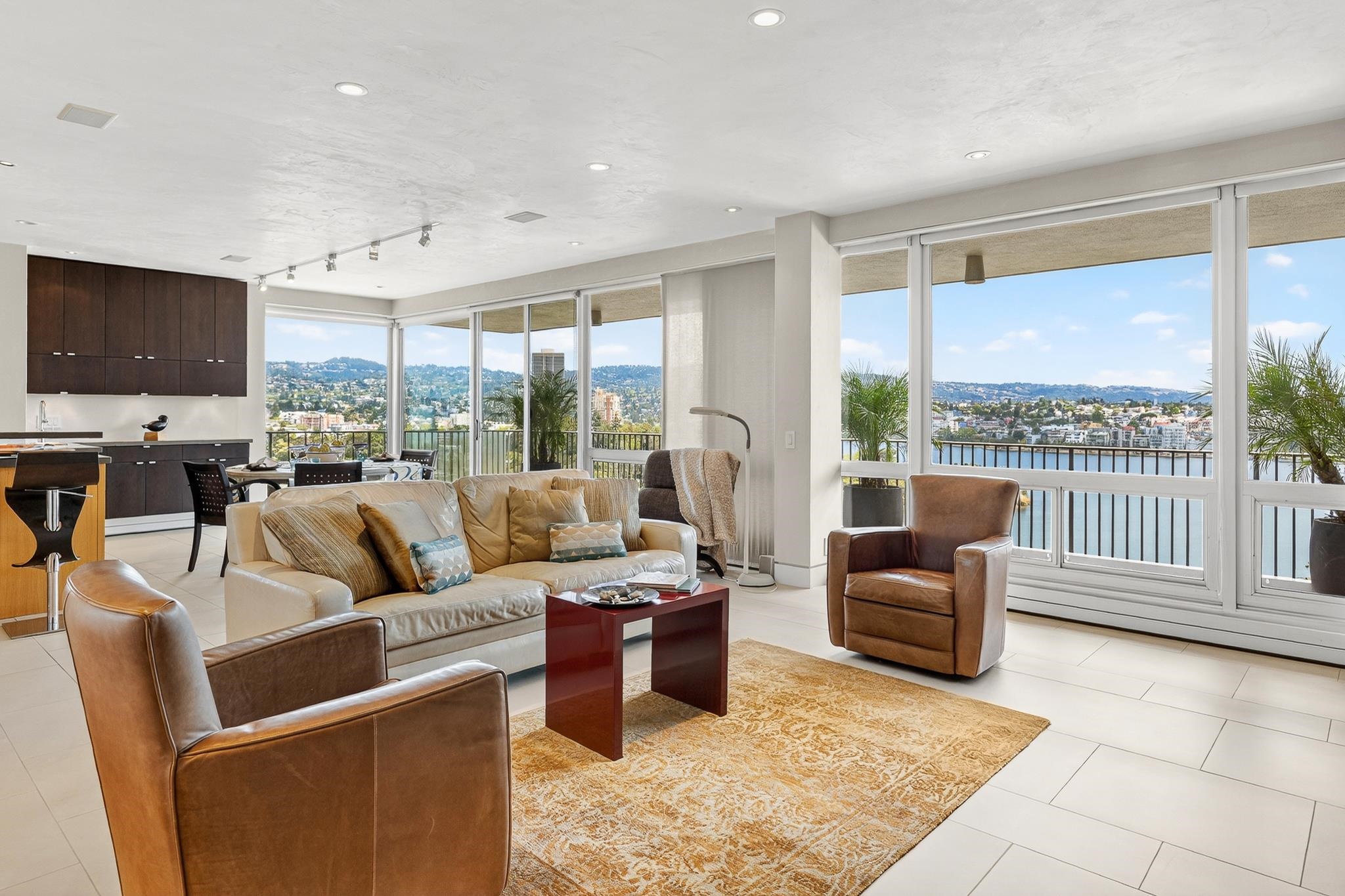 Detail Gallery Image 2 of 51 For 177 19th St 10e,  Oakland,  CA 94612 - 2 Beds | 2 Baths