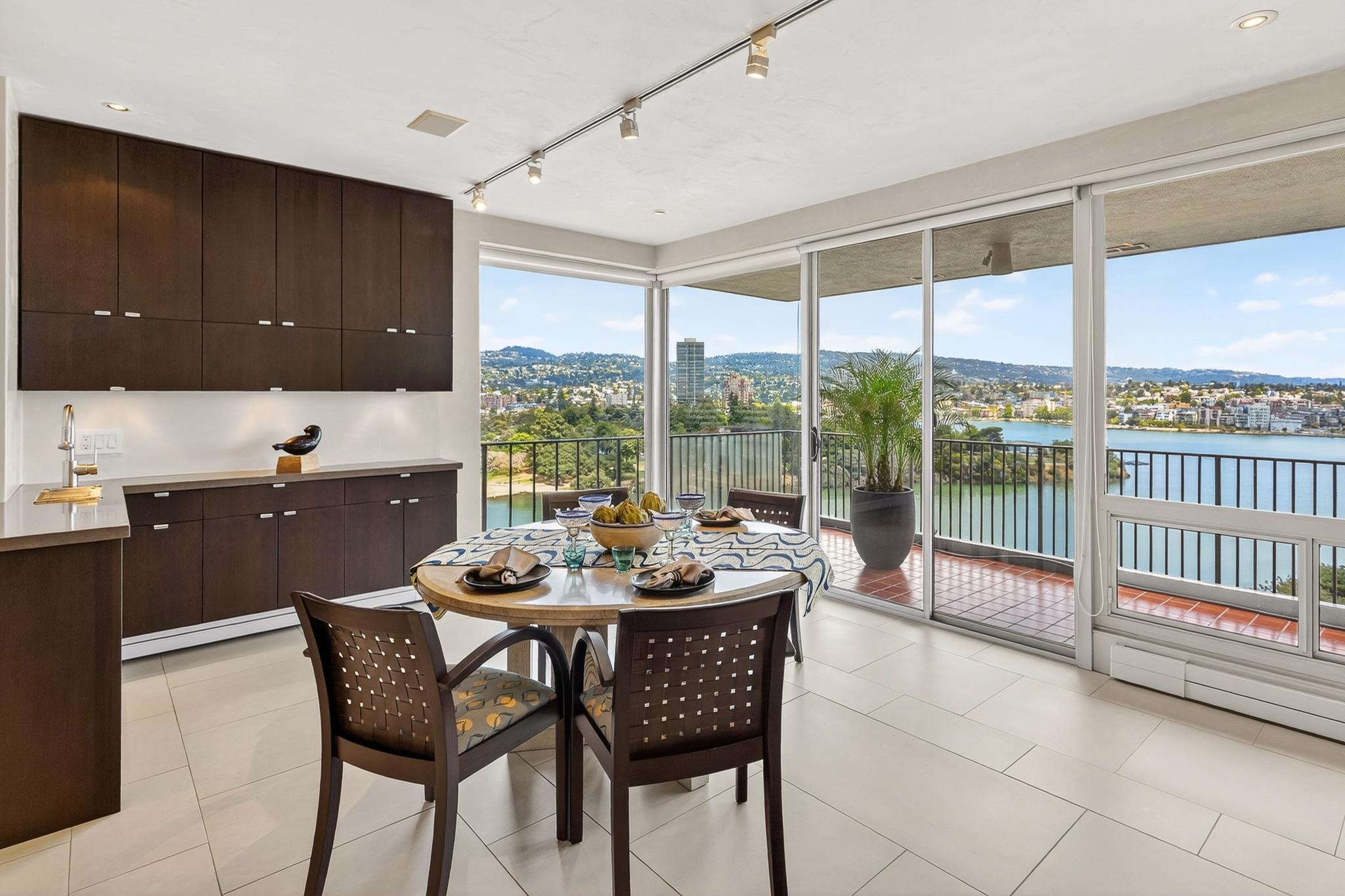 Detail Gallery Image 11 of 51 For 177 19th St 10e,  Oakland,  CA 94612 - 2 Beds | 2 Baths