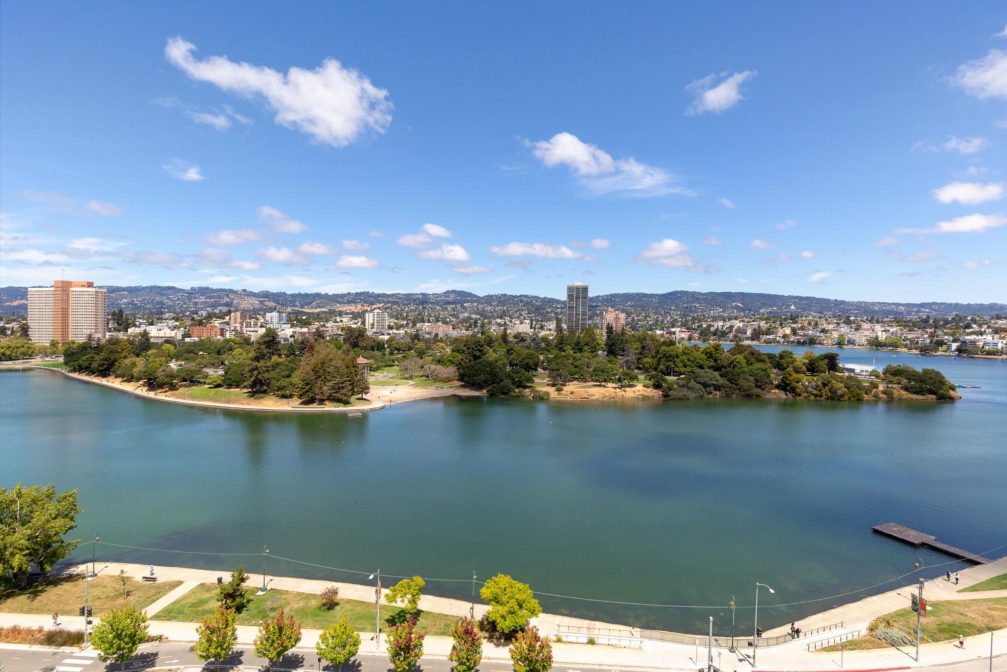 Detail Gallery Image 12 of 51 For 177 19th St 10e,  Oakland,  CA 94612 - 2 Beds | 2 Baths