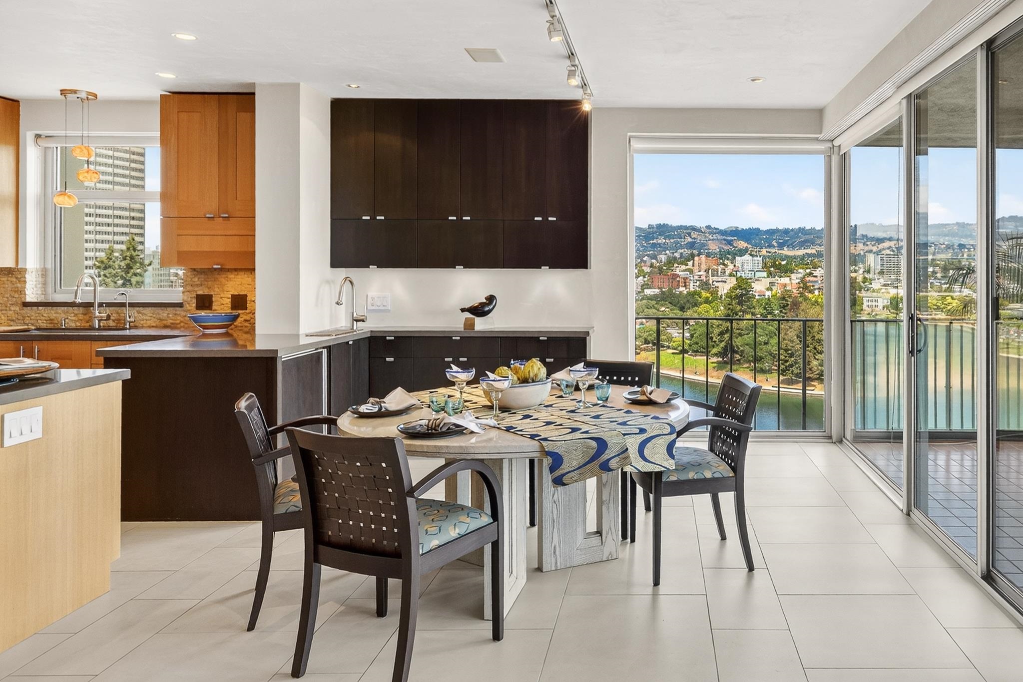 Detail Gallery Image 14 of 51 For 177 19th St 10e,  Oakland,  CA 94612 - 2 Beds | 2 Baths