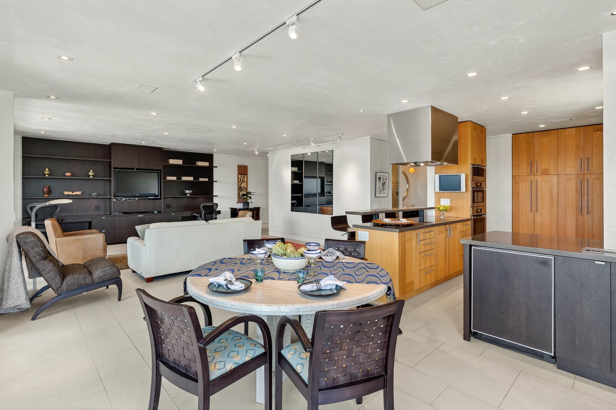 Detail Gallery Image 15 of 51 For 177 19th St 10e,  Oakland,  CA 94612 - 2 Beds | 2 Baths