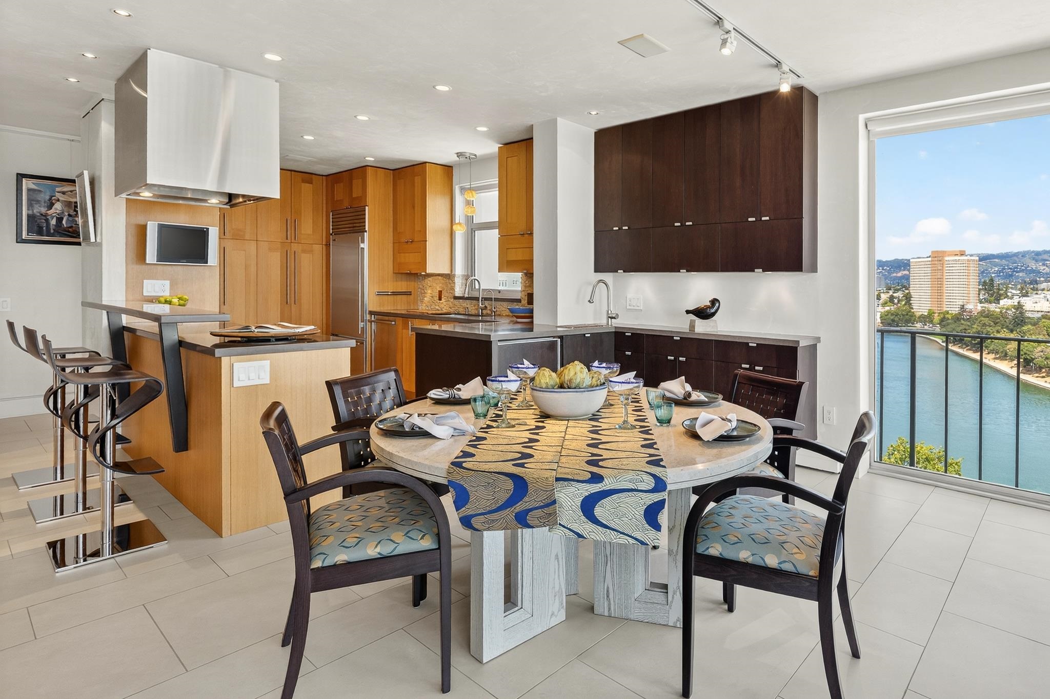 Detail Gallery Image 16 of 51 For 177 19th St 10e,  Oakland,  CA 94612 - 2 Beds | 2 Baths