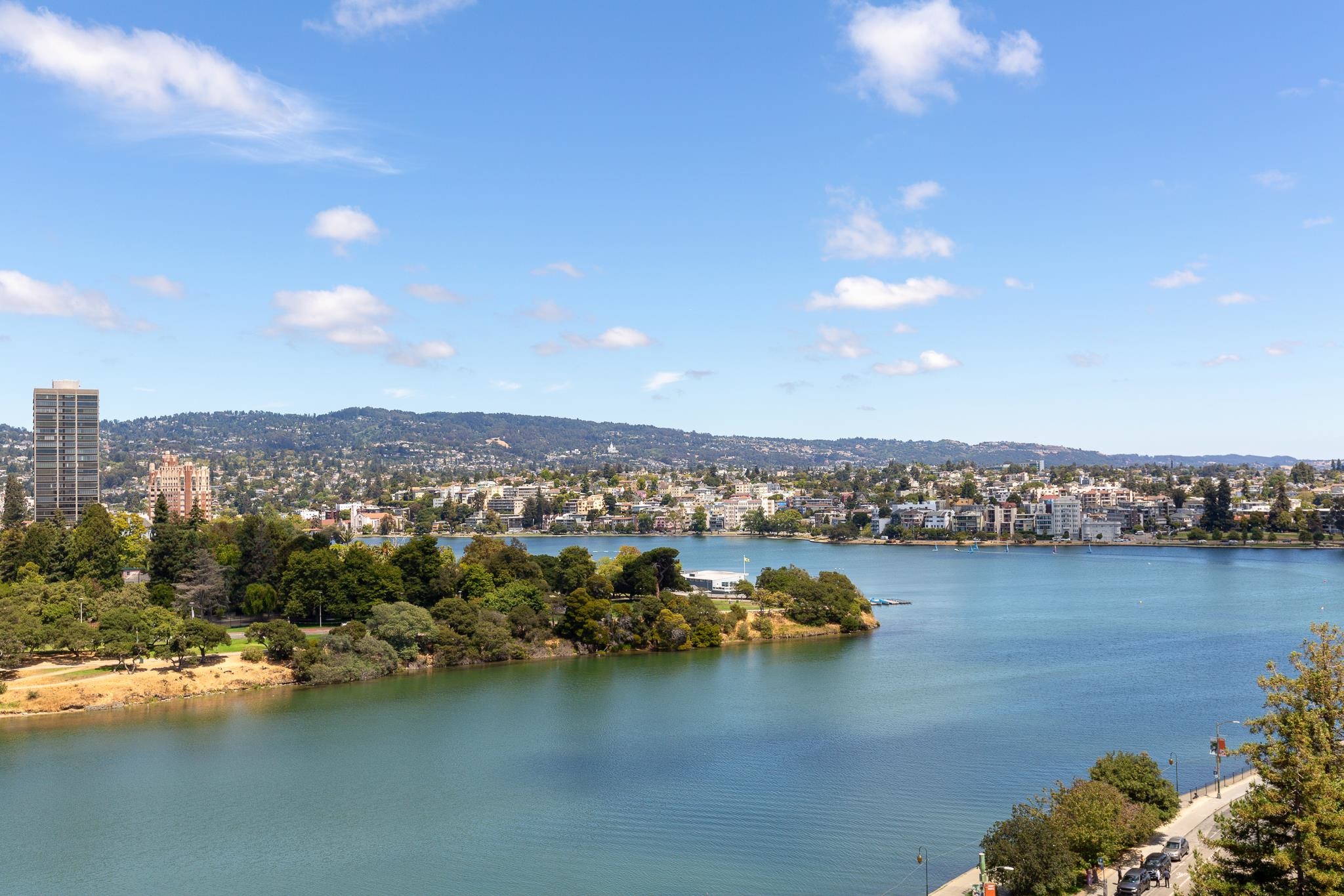 Detail Gallery Image 3 of 51 For 177 19th St 10e,  Oakland,  CA 94612 - 2 Beds | 2 Baths