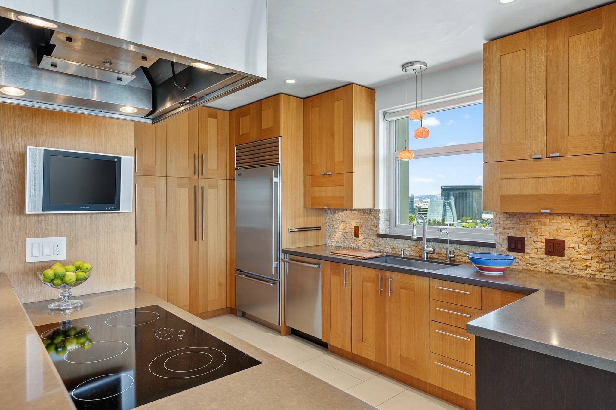 Detail Gallery Image 22 of 51 For 177 19th St 10e,  Oakland,  CA 94612 - 2 Beds | 2 Baths