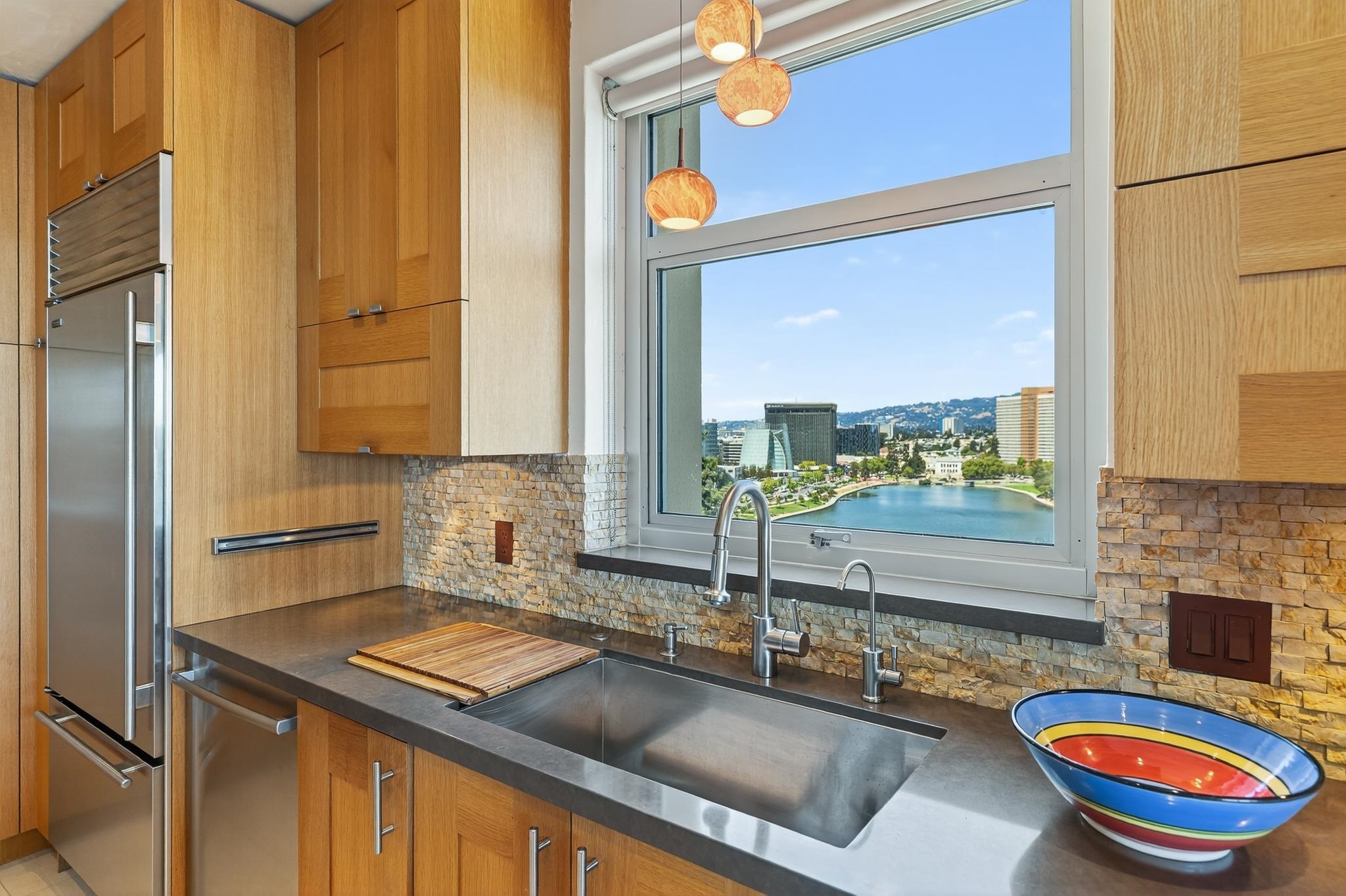 Detail Gallery Image 25 of 51 For 177 19th St 10e,  Oakland,  CA 94612 - 2 Beds | 2 Baths