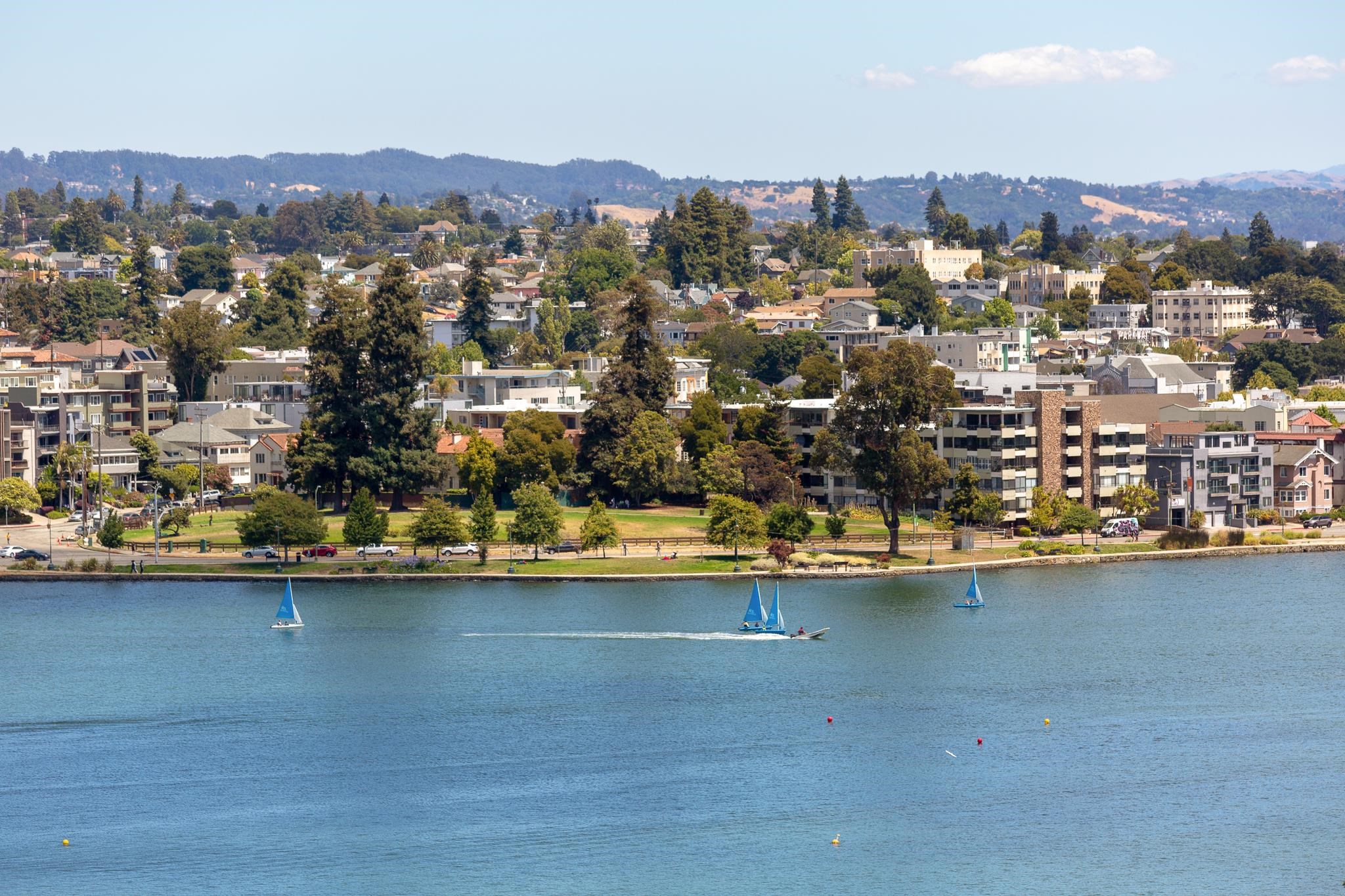 Detail Gallery Image 4 of 51 For 177 19th St 10e,  Oakland,  CA 94612 - 2 Beds | 2 Baths