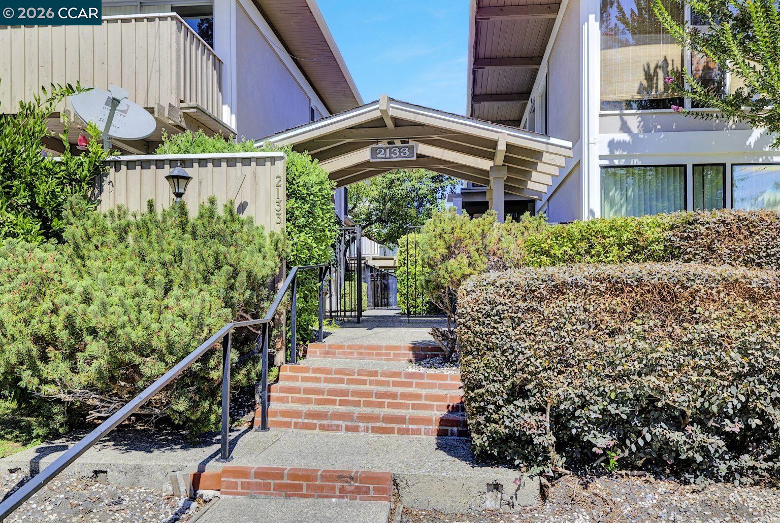 Detail Gallery Image 3 of 33 For 2133 Donald Dr #9,  Moraga,  CA 94556 - 2 Beds | 1/1 Baths