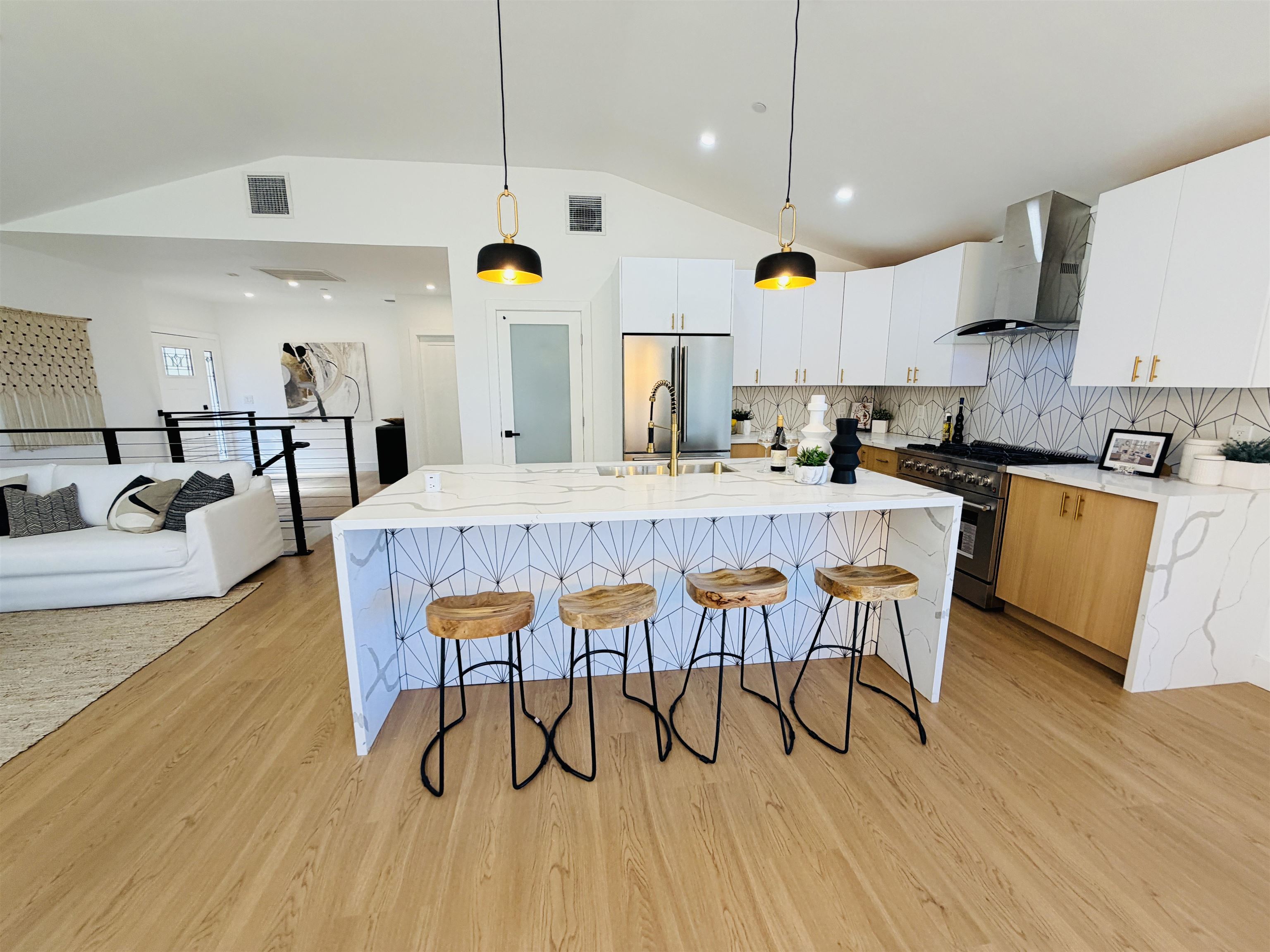 Detail Gallery Image 12 of 60 For 612 Canyon Rd, Novato,  CA 94947 - 4 Beds | 3/1 Baths