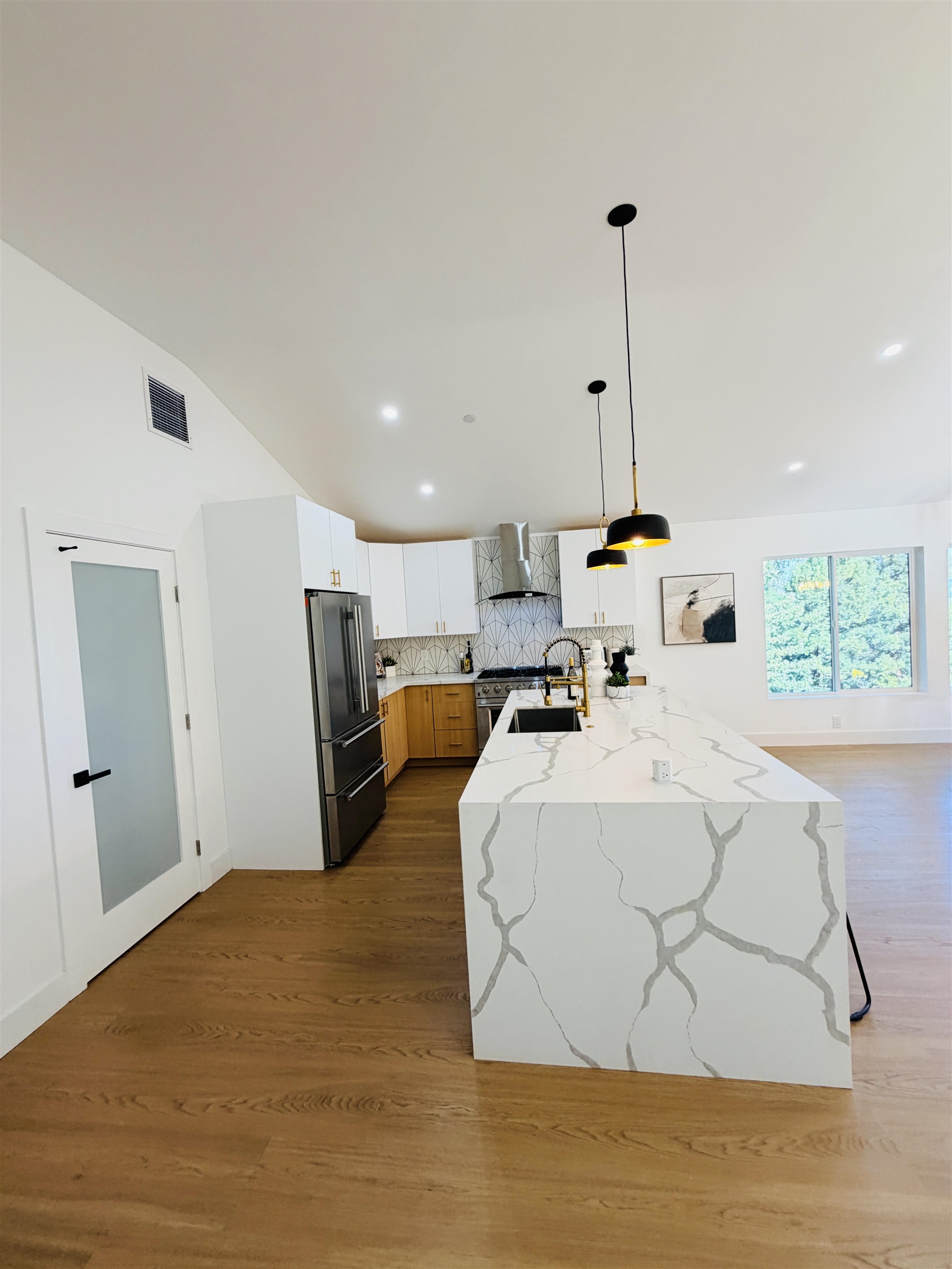 Detail Gallery Image 14 of 60 For 612 Canyon Rd, Novato,  CA 94947 - 4 Beds | 3/1 Baths