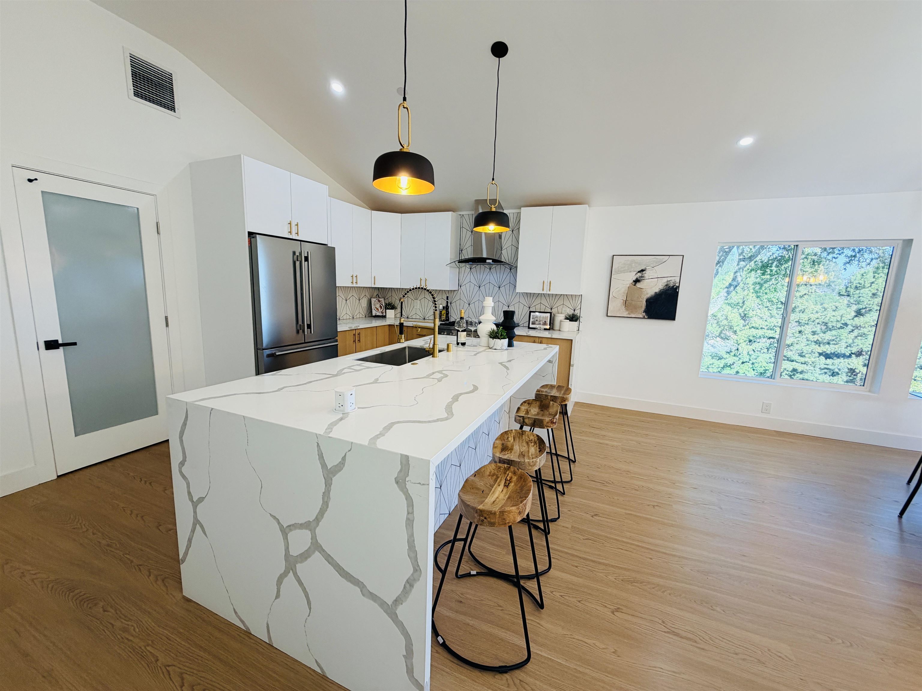 Detail Gallery Image 9 of 60 For 612 Canyon Rd, Novato,  CA 94947 - 4 Beds | 3/1 Baths