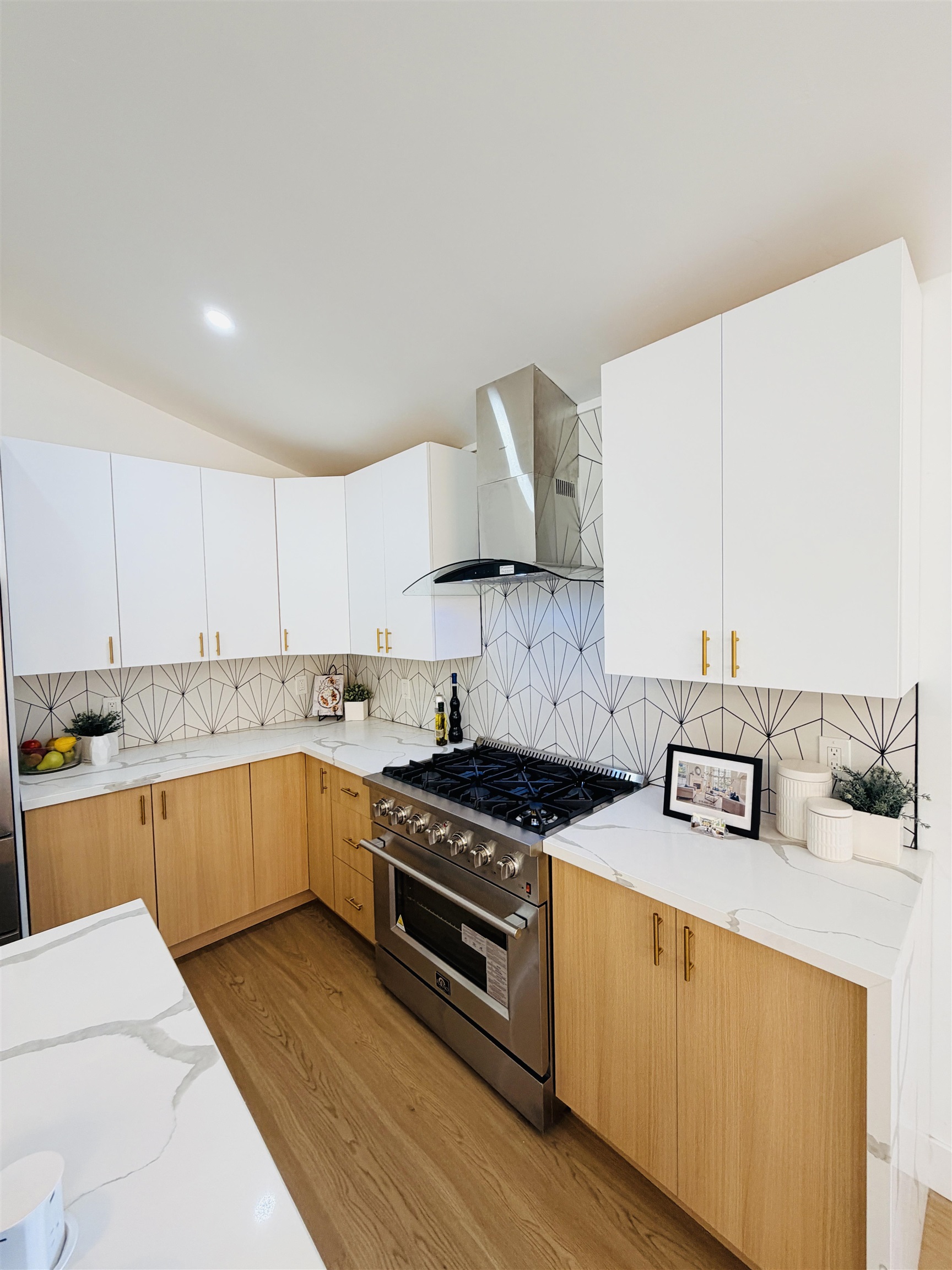 Detail Gallery Image 10 of 60 For 612 Canyon Rd, Novato,  CA 94947 - 4 Beds | 3/1 Baths