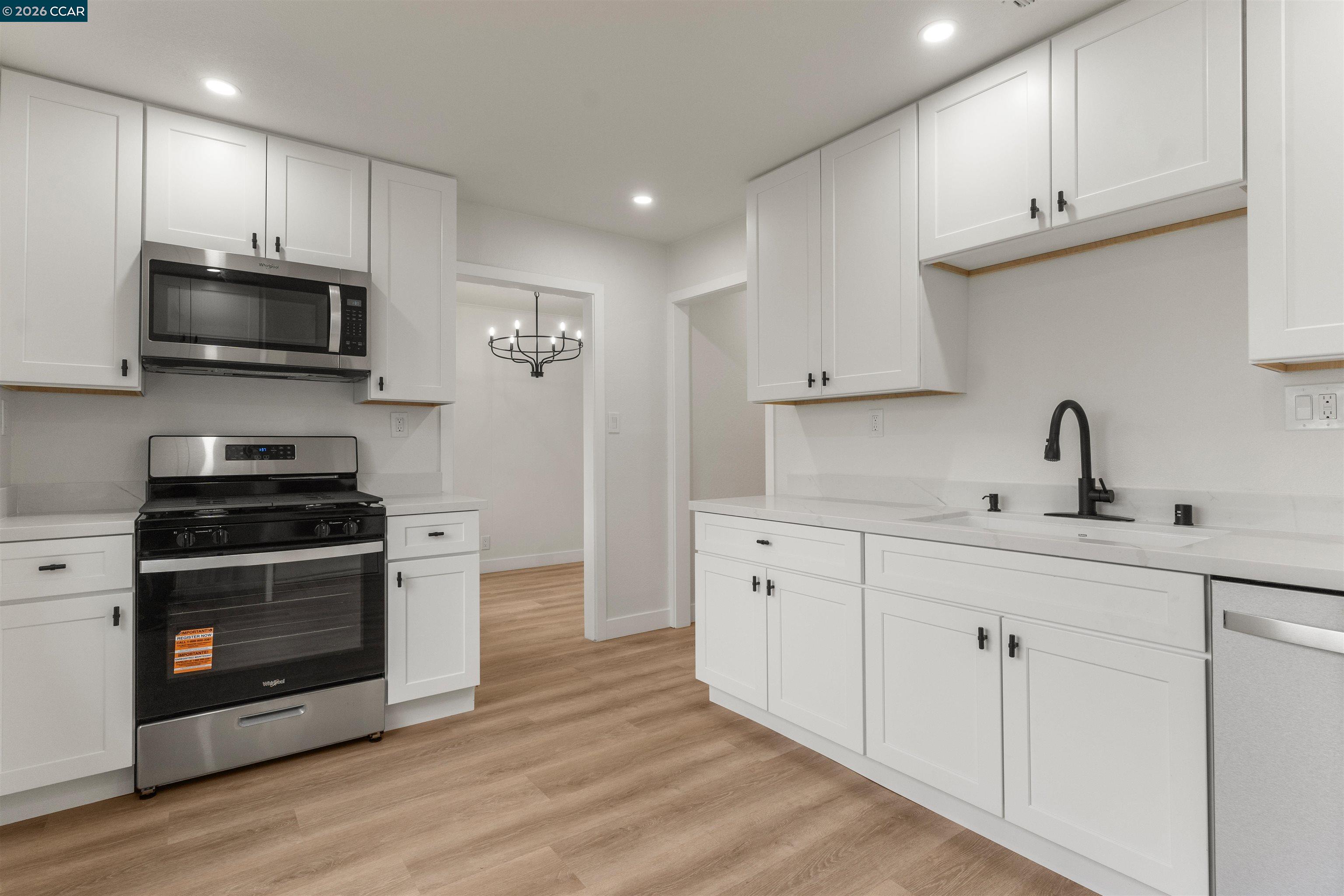 Detail Gallery Image 3 of 45 For 954 Carpino Ave, Pittsburg,  CA 94565 - 3 Beds | 1 Baths