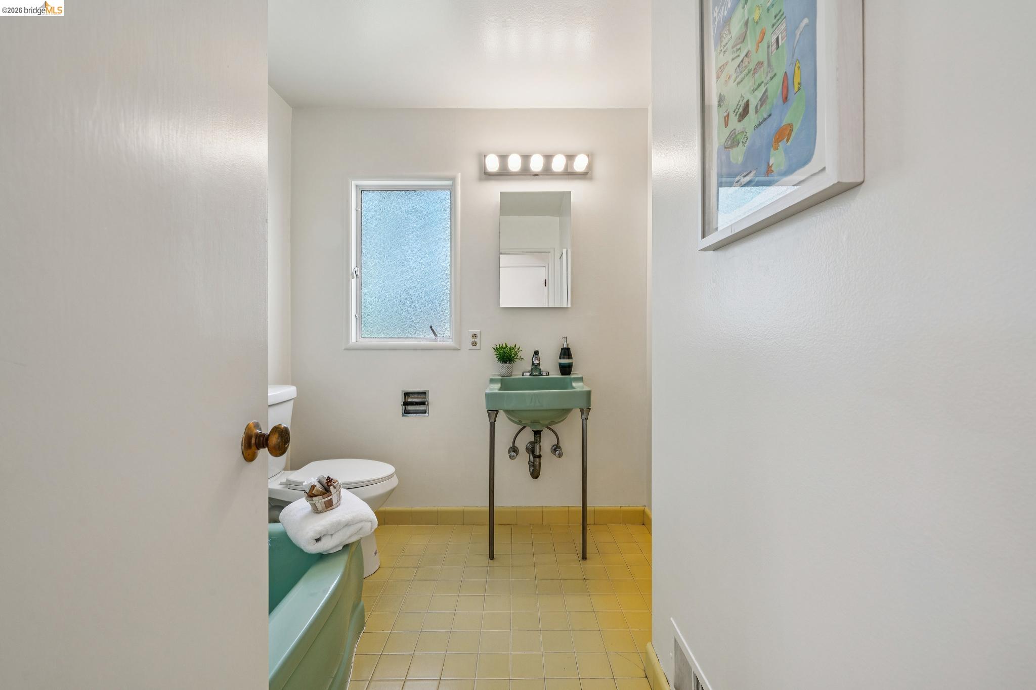 Detail Gallery Image 23 of 58 For 1100 Miller Ave, Berkeley,  CA 94708 - 3 Beds | 2 Baths