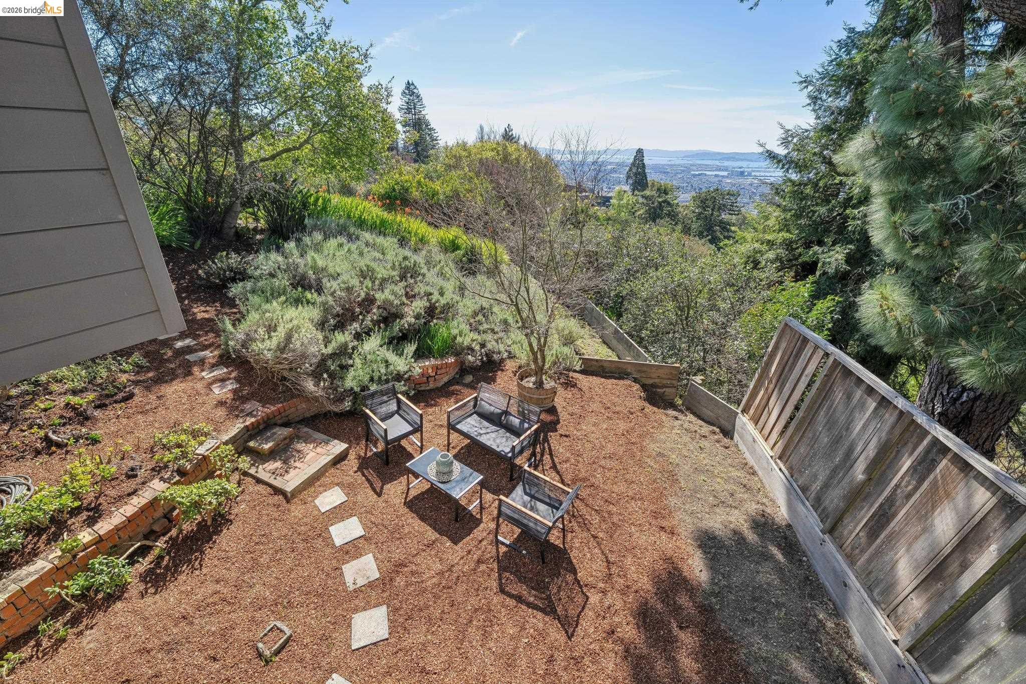 Detail Gallery Image 27 of 58 For 1100 Miller Ave, Berkeley,  CA 94708 - 3 Beds | 2 Baths