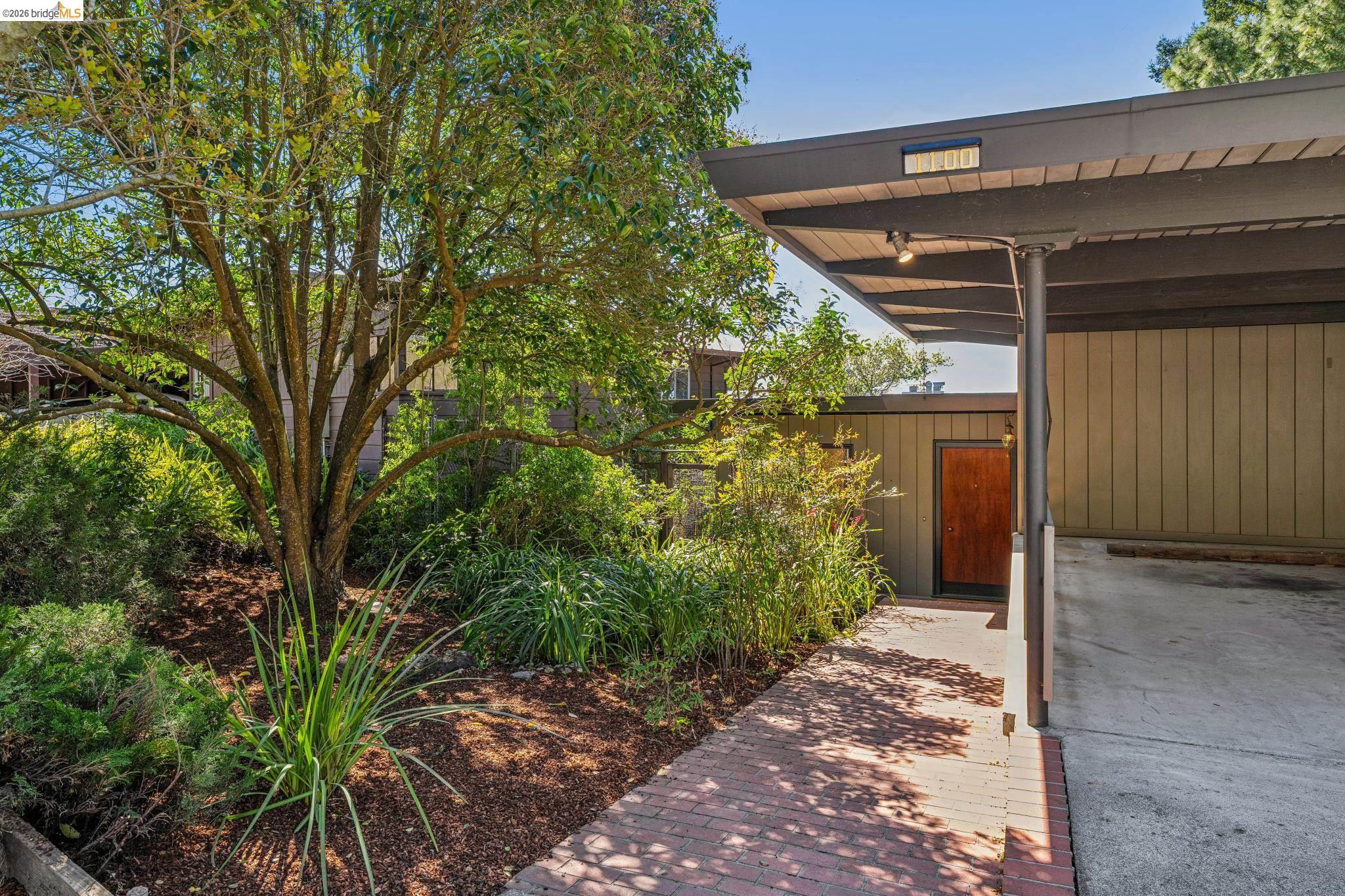 Detail Gallery Image 4 of 58 For 1100 Miller Ave, Berkeley,  CA 94708 - 3 Beds | 2 Baths