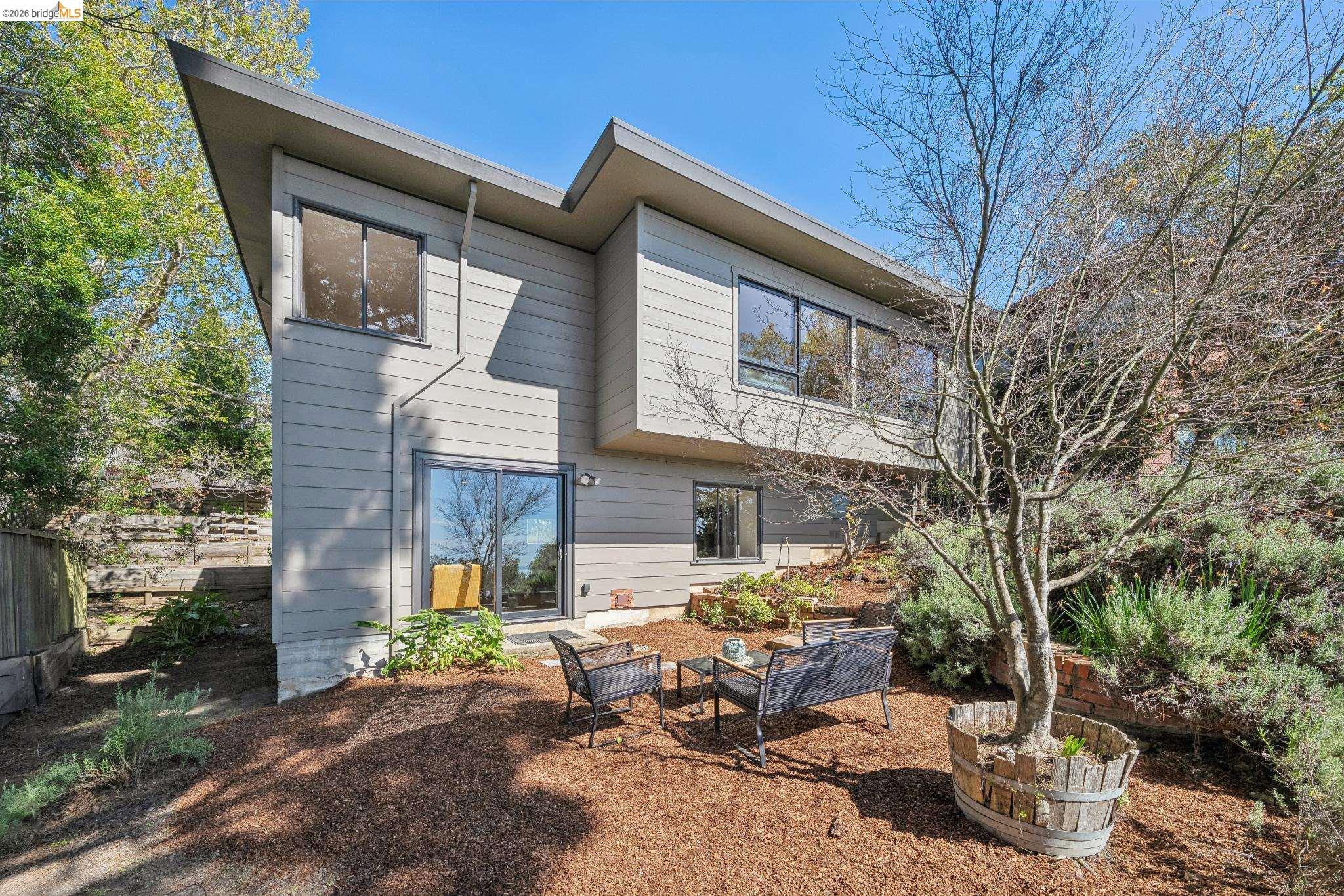 Detail Gallery Image 39 of 58 For 1100 Miller Ave, Berkeley,  CA 94708 - 3 Beds | 2 Baths