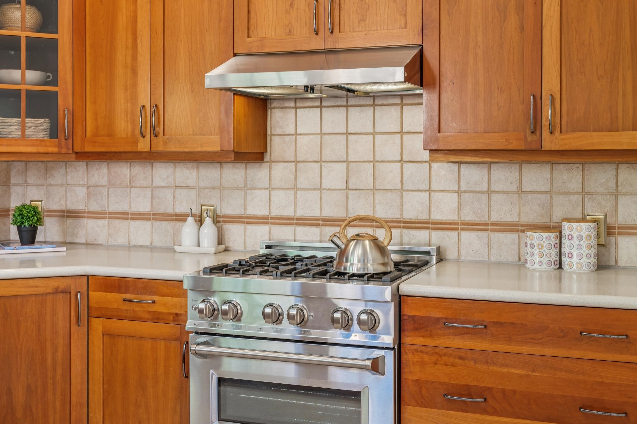 Detail Gallery Image 24 of 59 For 1983 Yosemite Rd, Berkeley,  CA 94707 - 2 Beds | 1/1 Baths