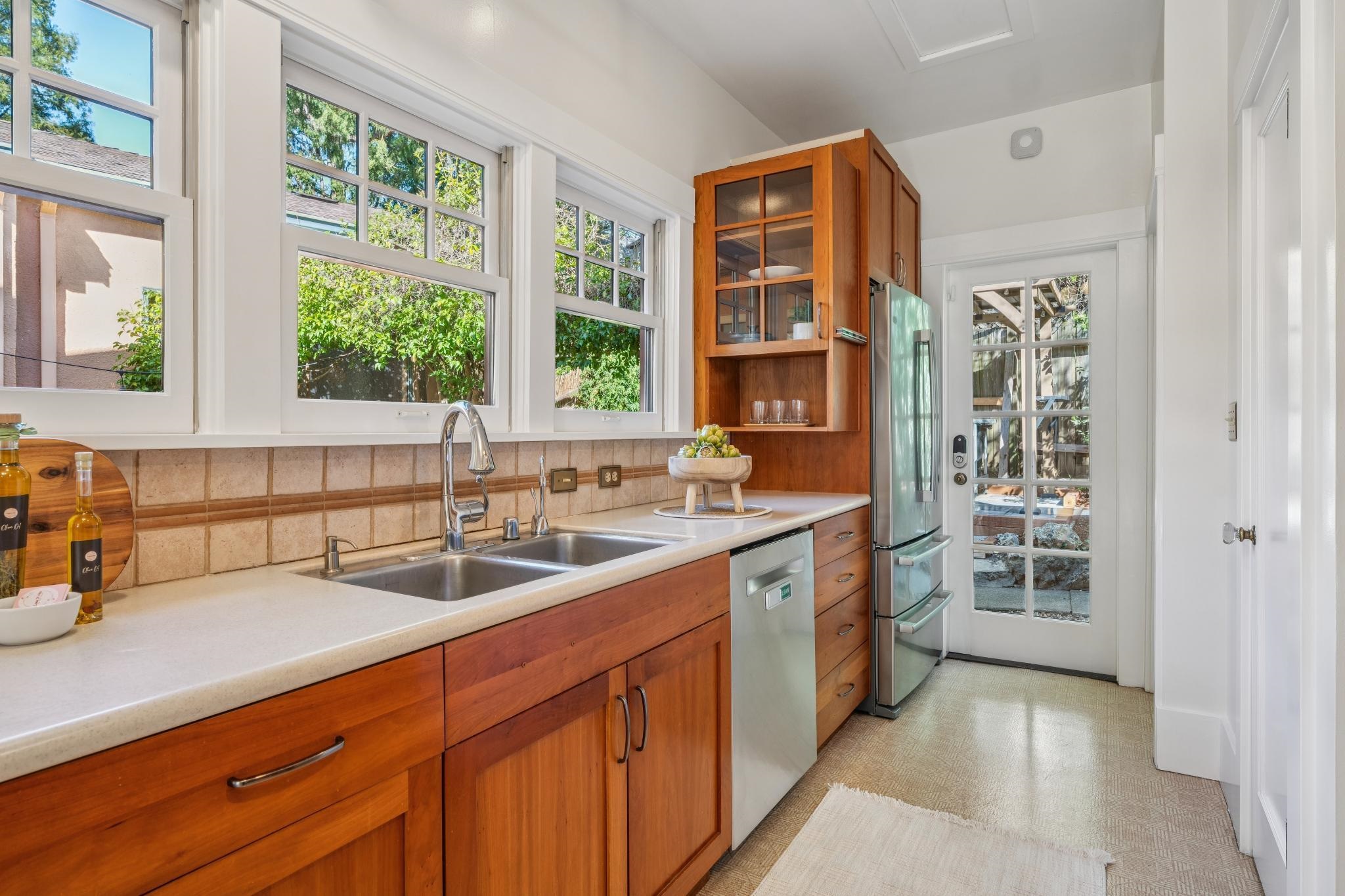 Detail Gallery Image 25 of 59 For 1983 Yosemite Rd, Berkeley,  CA 94707 - 2 Beds | 1/1 Baths