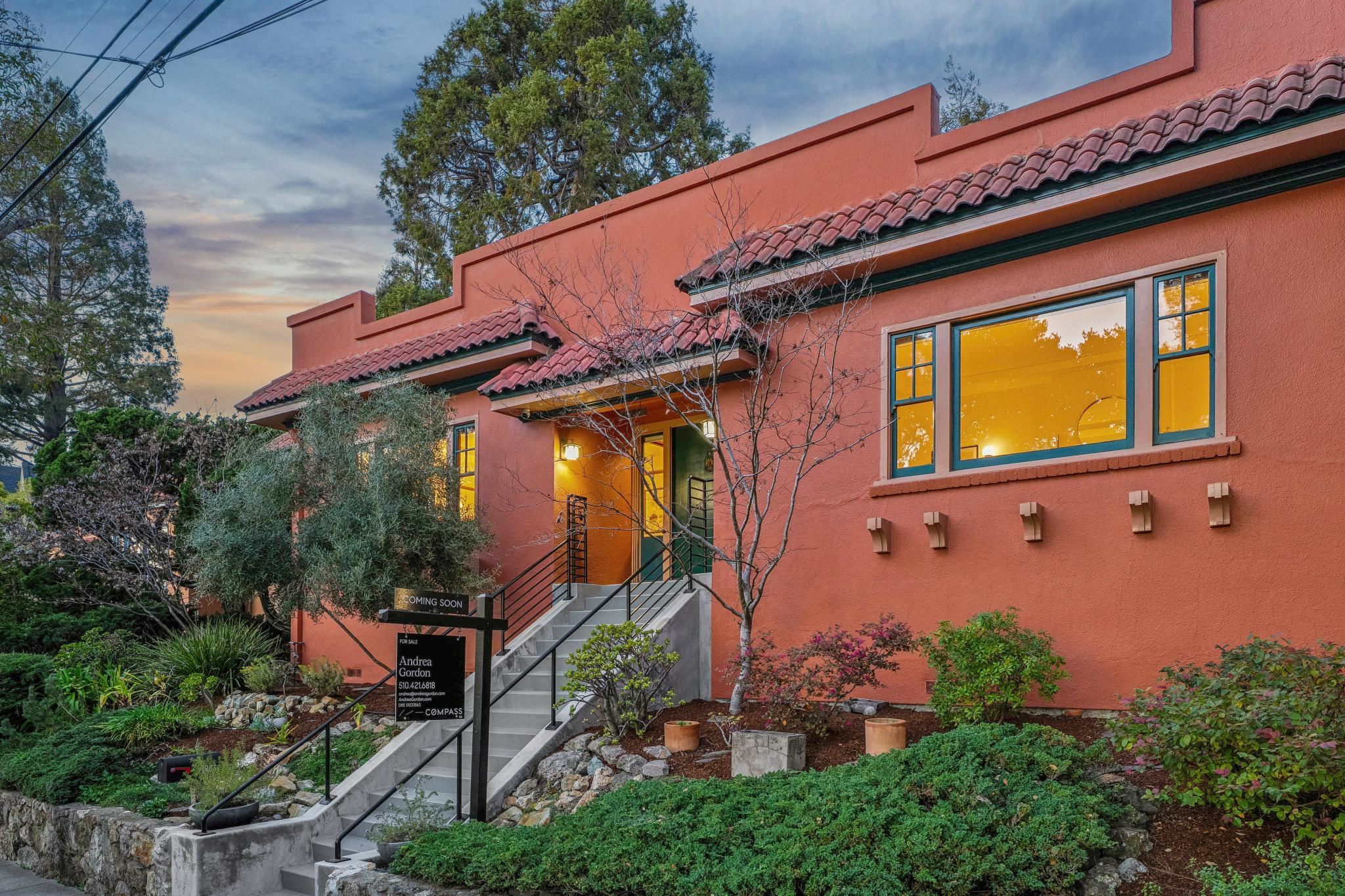 Detail Gallery Image 4 of 59 For 1983 Yosemite Rd, Berkeley,  CA 94707 - 2 Beds | 1/1 Baths