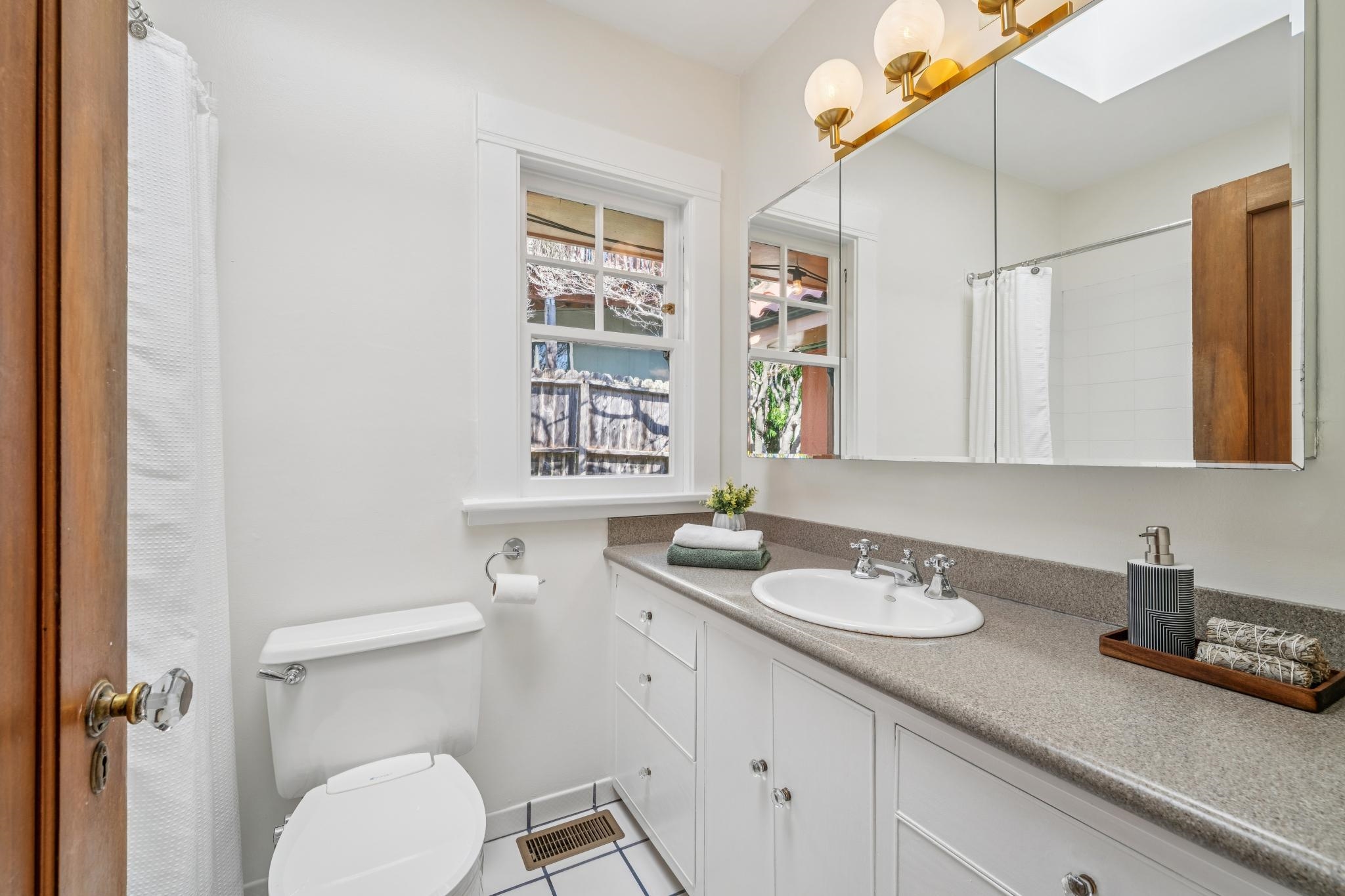 Detail Gallery Image 33 of 59 For 1983 Yosemite Rd, Berkeley,  CA 94707 - 2 Beds | 1/1 Baths