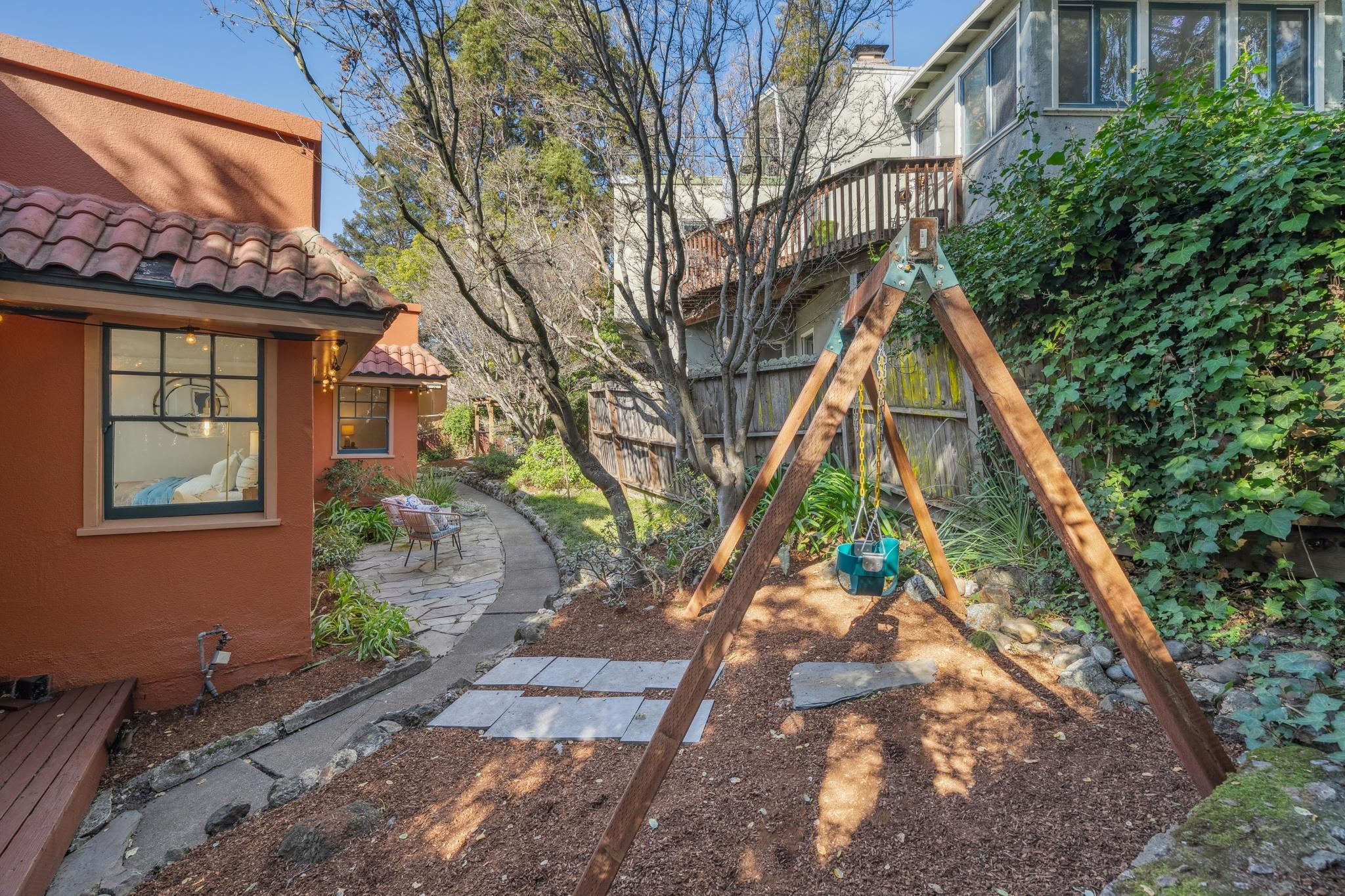 Detail Gallery Image 42 of 59 For 1983 Yosemite Rd, Berkeley,  CA 94707 - 2 Beds | 1/1 Baths