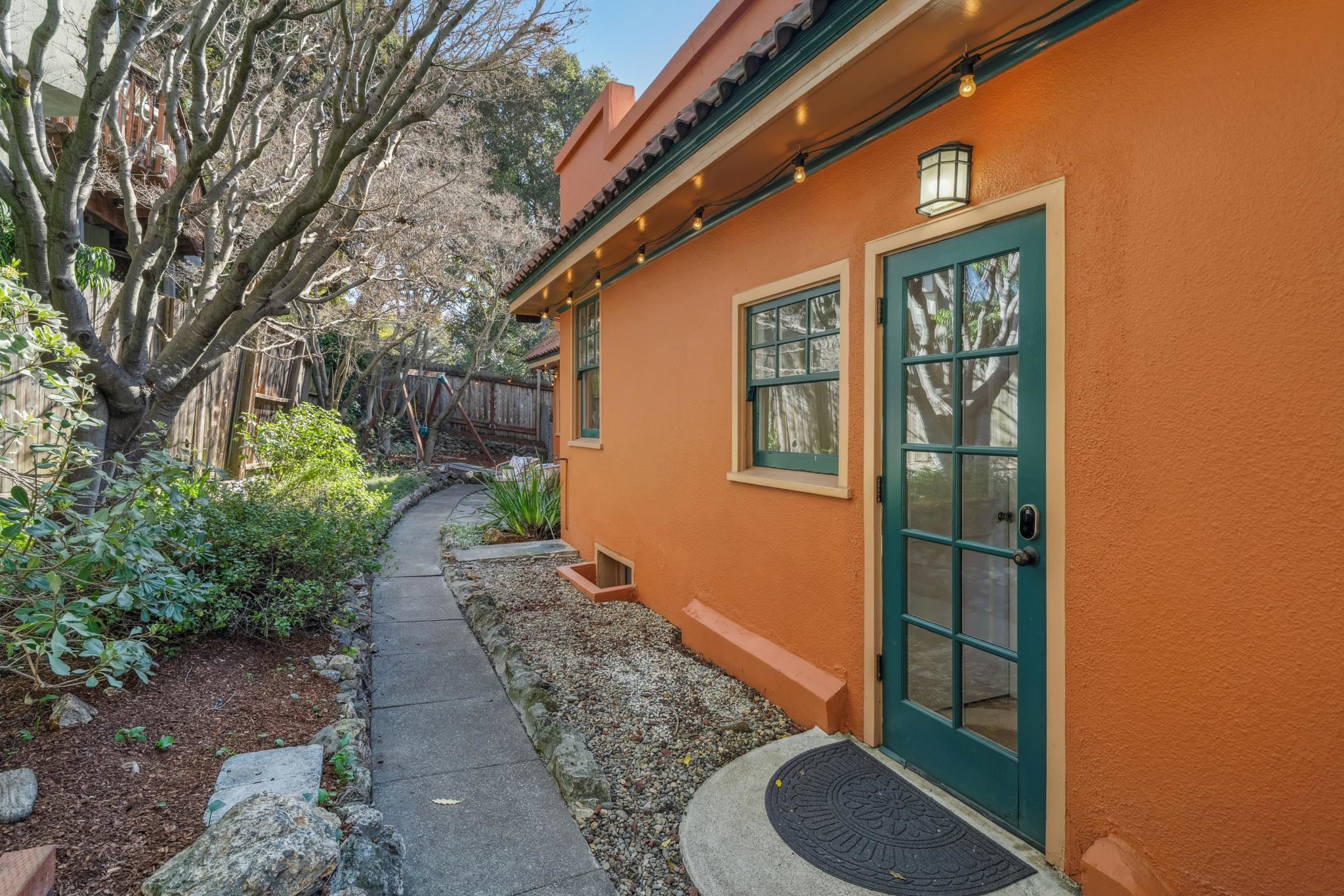 Detail Gallery Image 49 of 59 For 1983 Yosemite Rd, Berkeley,  CA 94707 - 2 Beds | 1/1 Baths