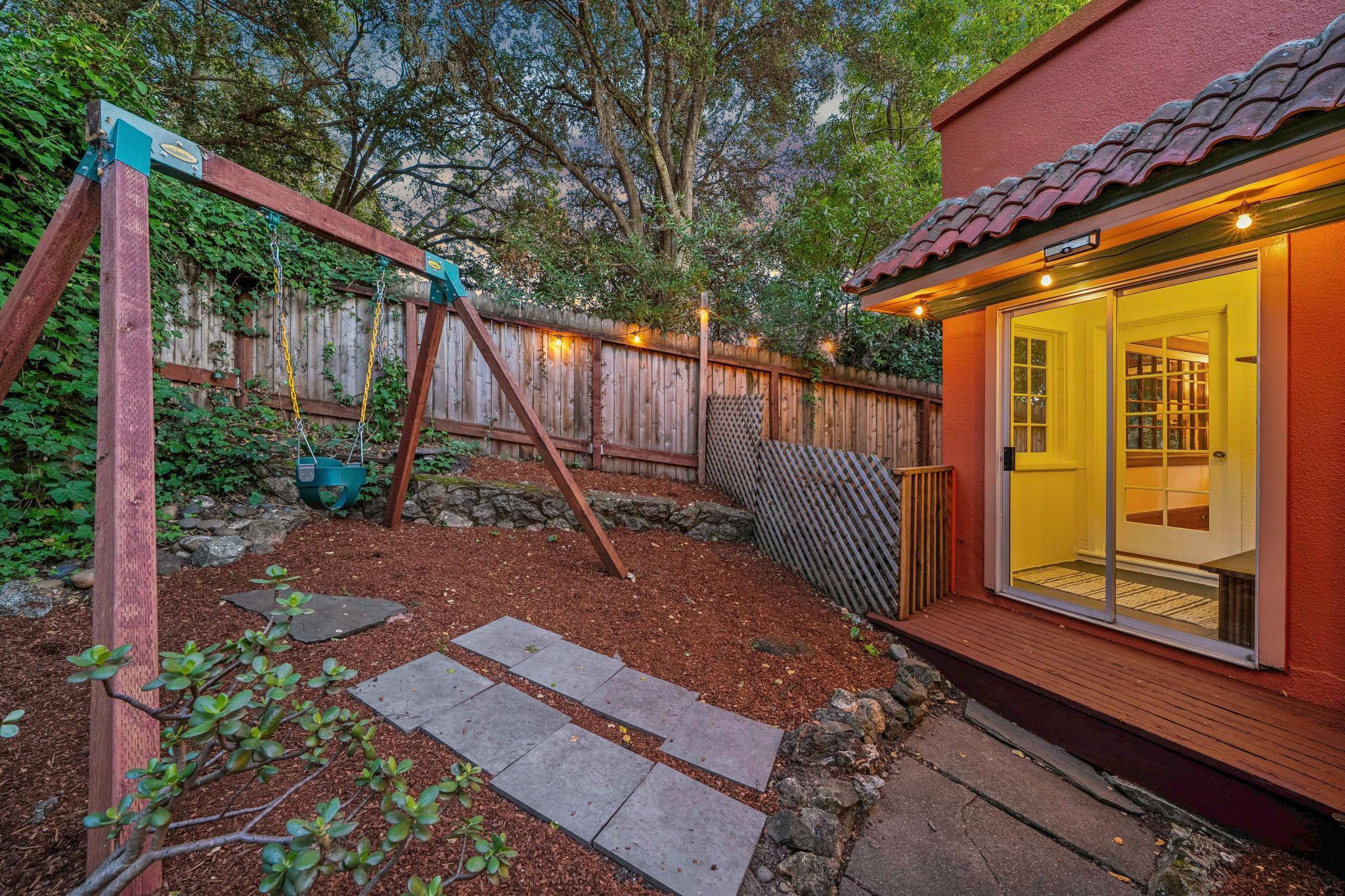 Detail Gallery Image 55 of 59 For 1983 Yosemite Rd, Berkeley,  CA 94707 - 2 Beds | 1/1 Baths