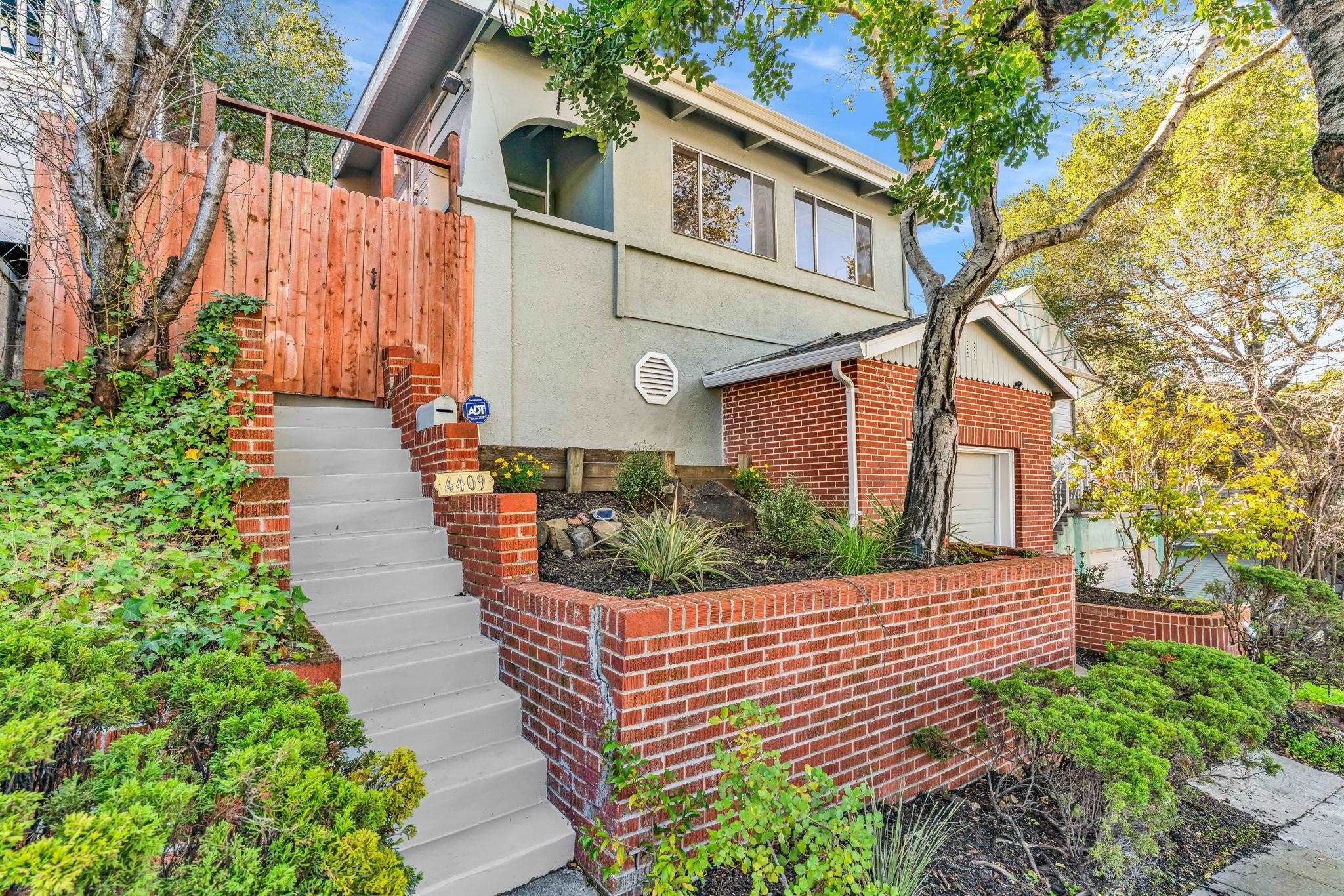 Detail Gallery Image 2 of 35 For 4409 Brookdale Avenue, Oakland,  CA 94619 - 3 Beds | 2 Baths