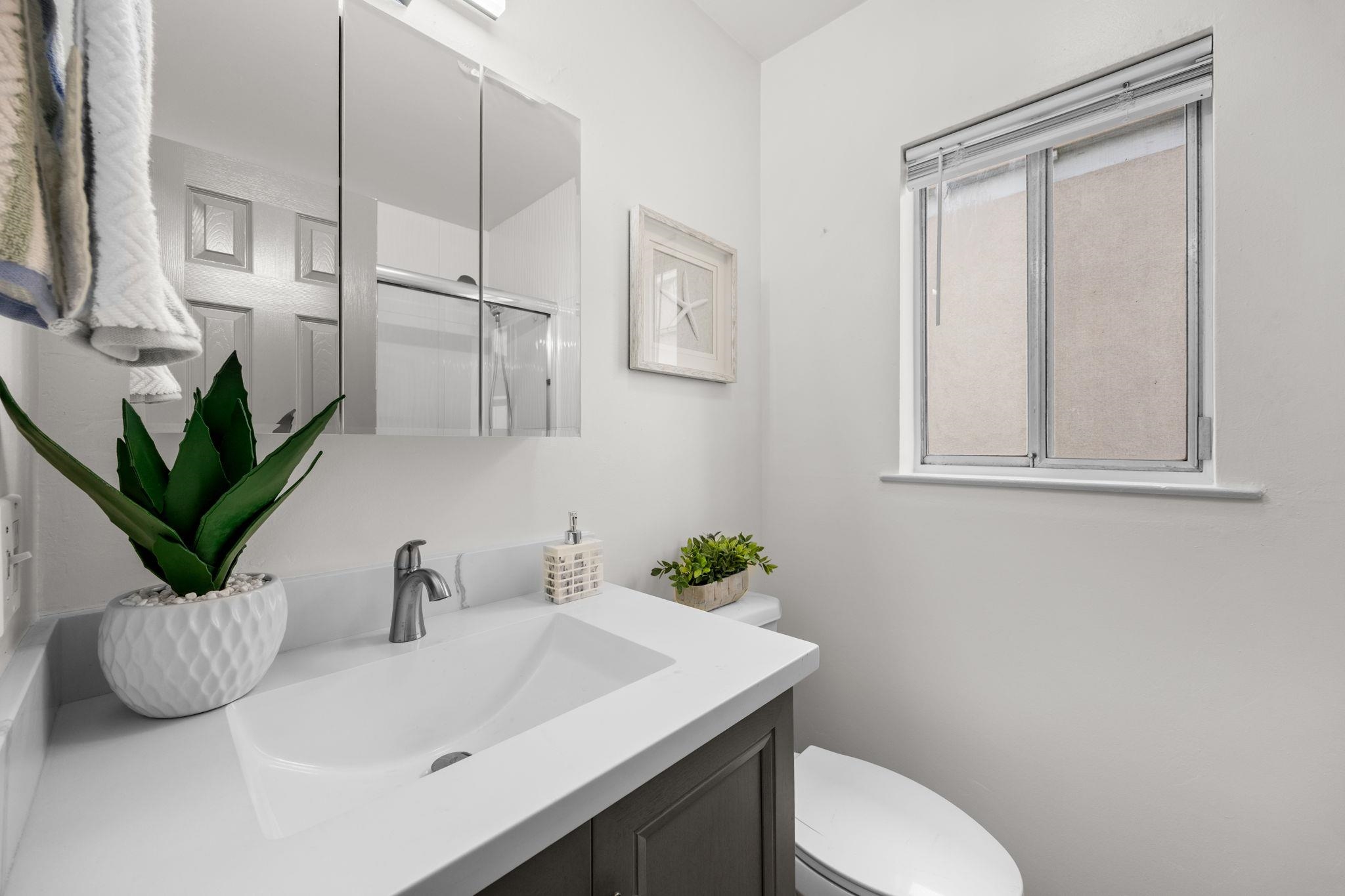 Detail Gallery Image 15 of 31 For 4019 E 16th St, Oakland,  CA 94601 - 3 Beds | 2 Baths