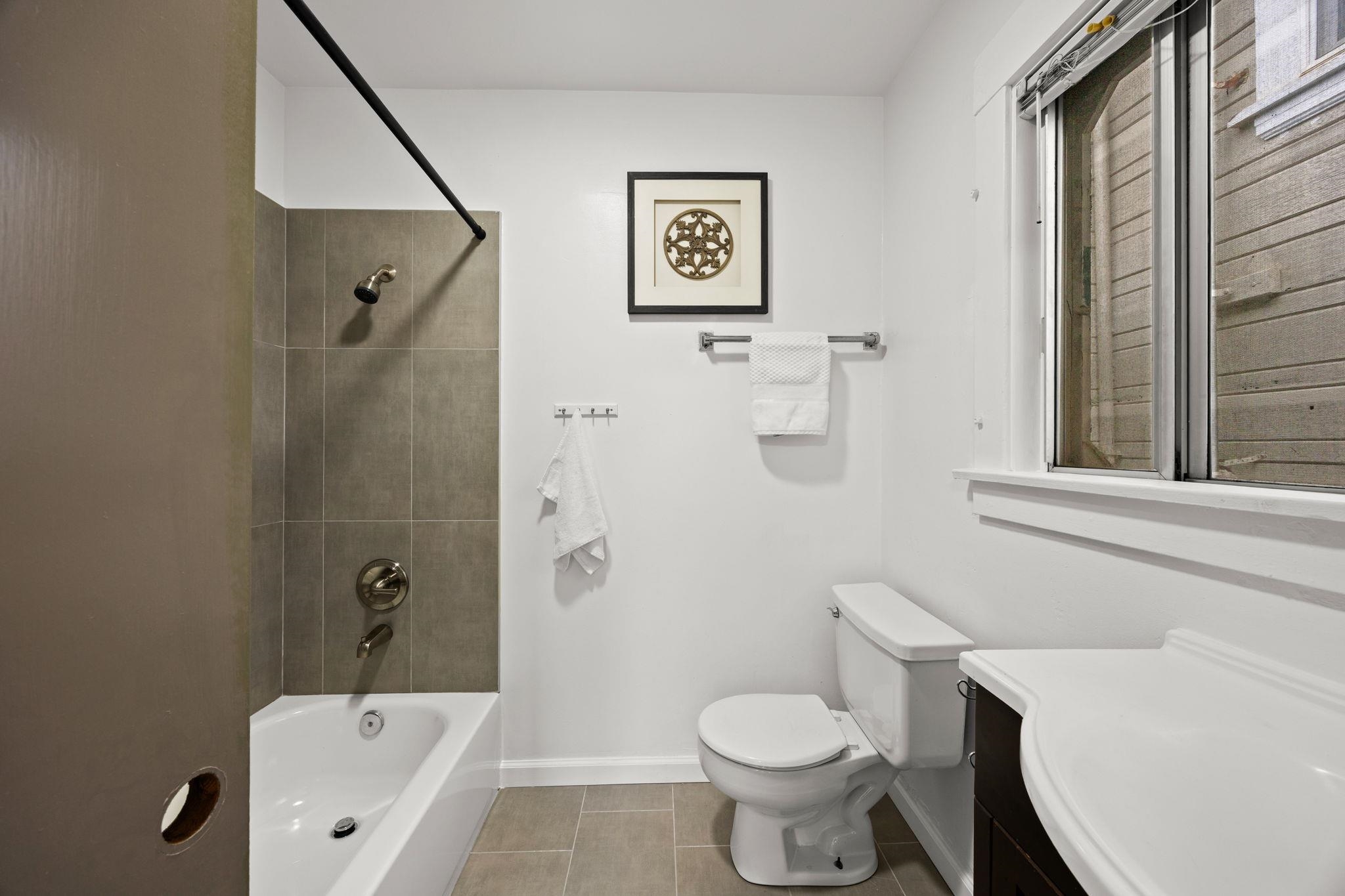 Detail Gallery Image 16 of 31 For 4019 E 16th St, Oakland,  CA 94601 - 3 Beds | 2 Baths