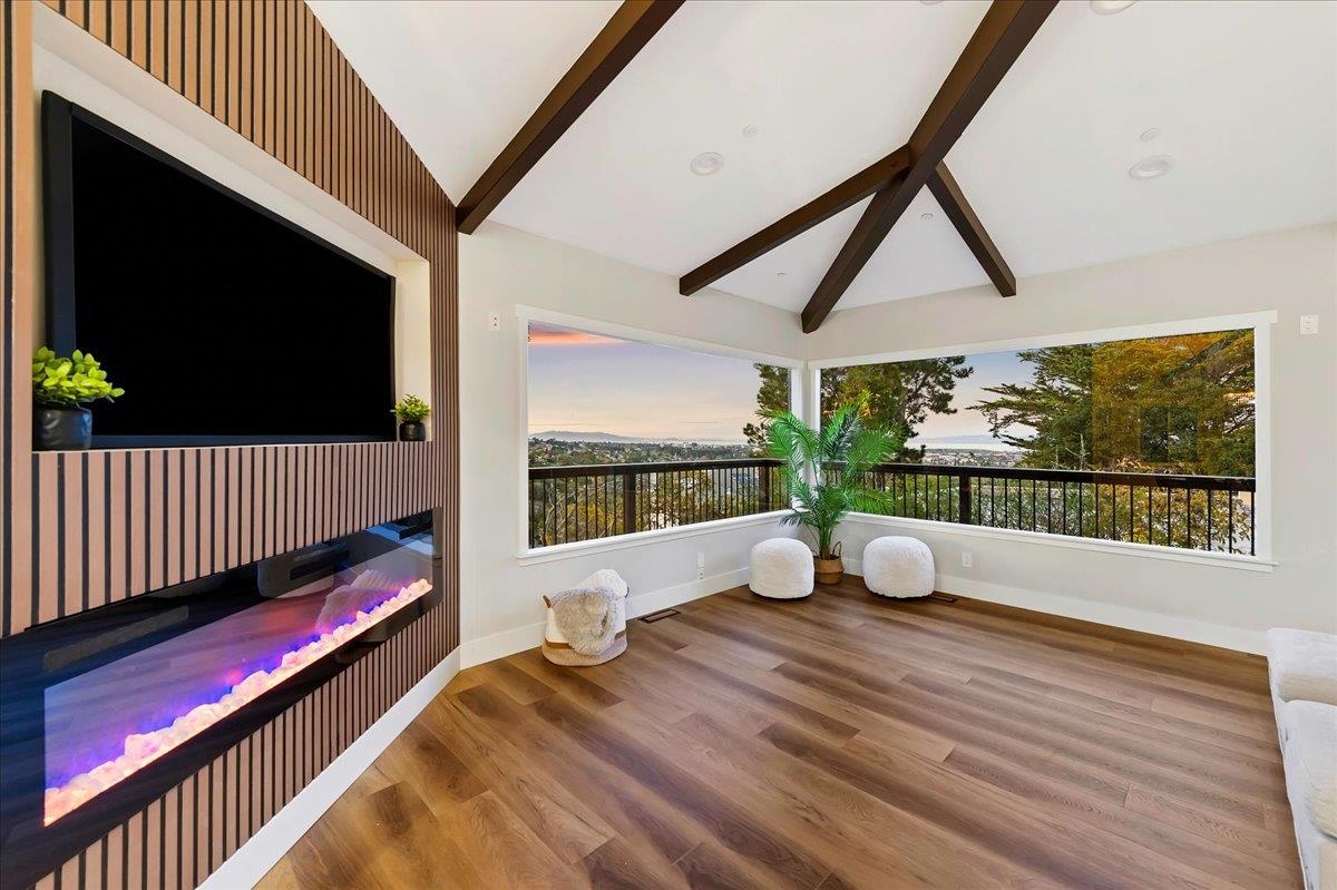 Detail Gallery Image 8 of 60 For 3403 Haskins Drive, Belmont,  CA 94002 - 6 Beds | 3/1 Baths