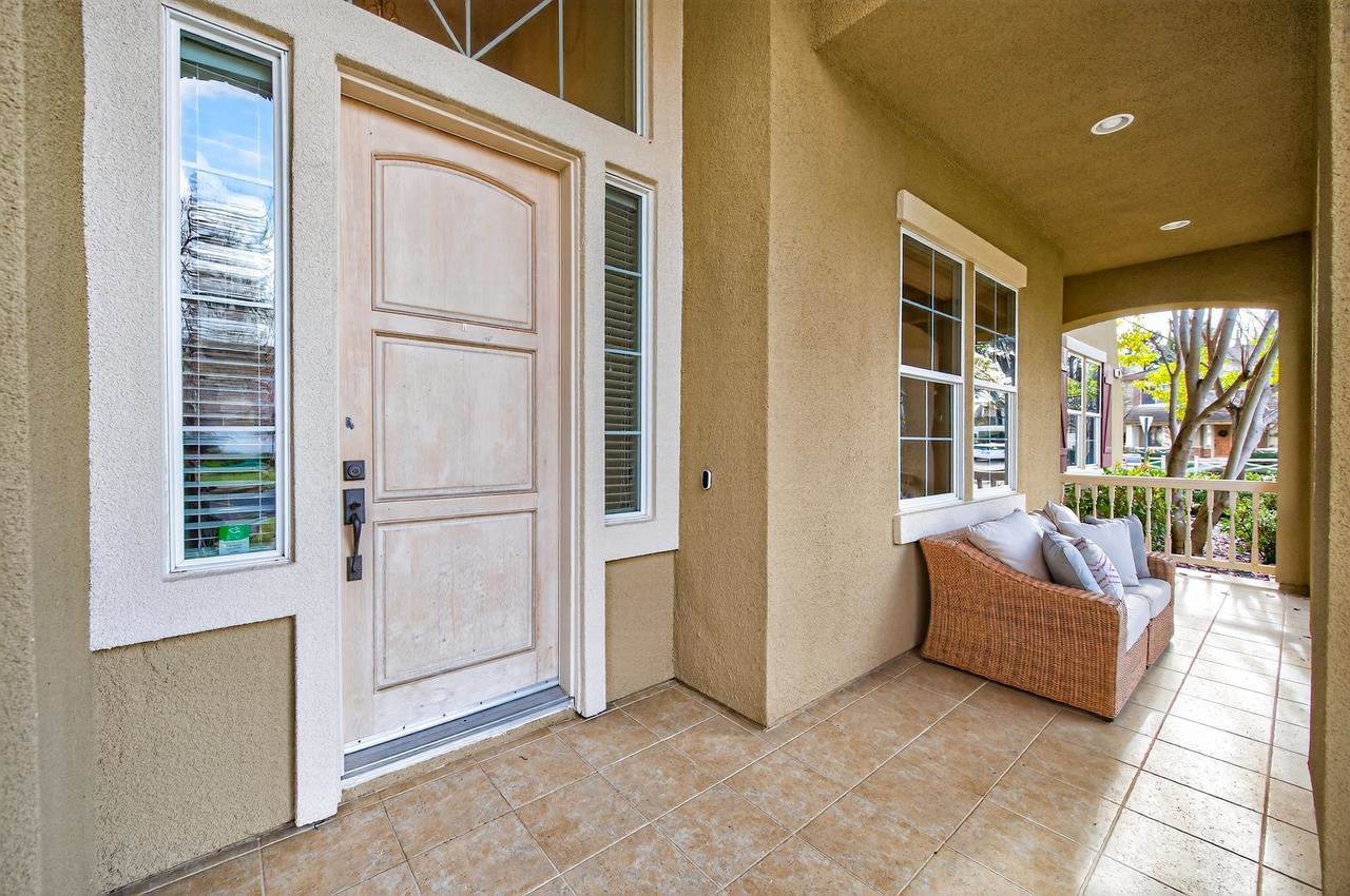 Detail Gallery Image 5 of 60 For 101 Acorn Way, Livermore,  CA 94550 - 6 Beds | 4 Baths