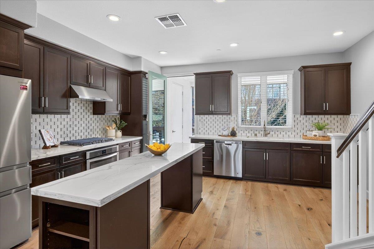 Detail Gallery Image 14 of 51 For 5626 El Dorado Ln, Dublin,  CA 94568 - 3 Beds | 3/1 Baths