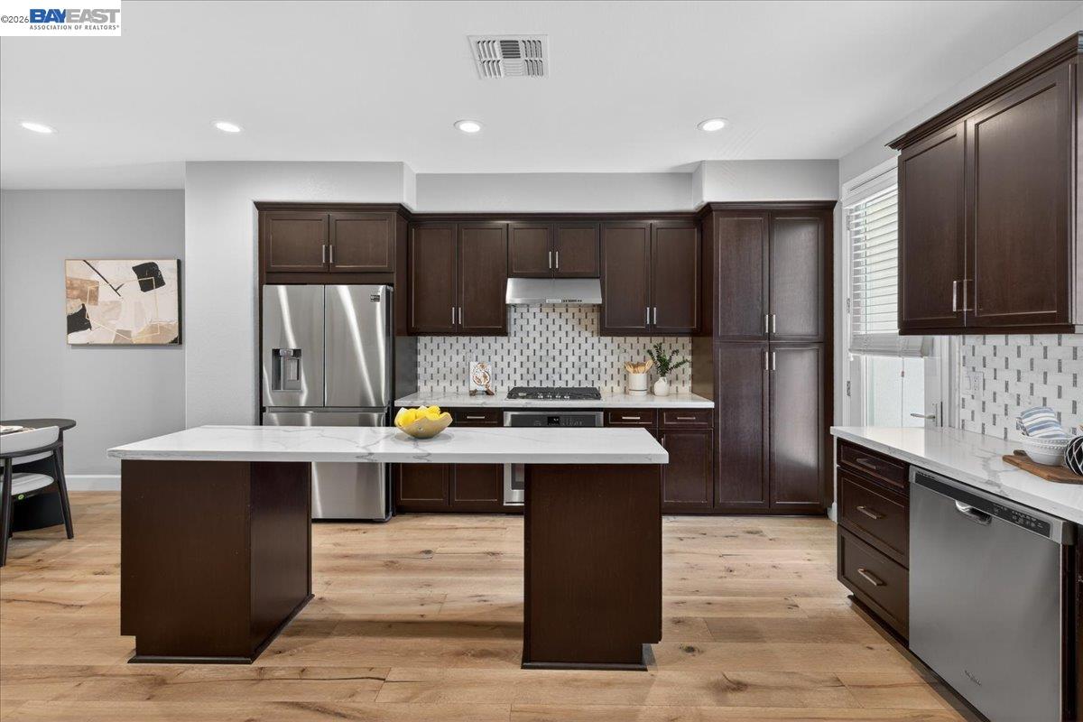 Detail Gallery Image 15 of 51 For 5626 El Dorado Ln, Dublin,  CA 94568 - 3 Beds | 3/1 Baths