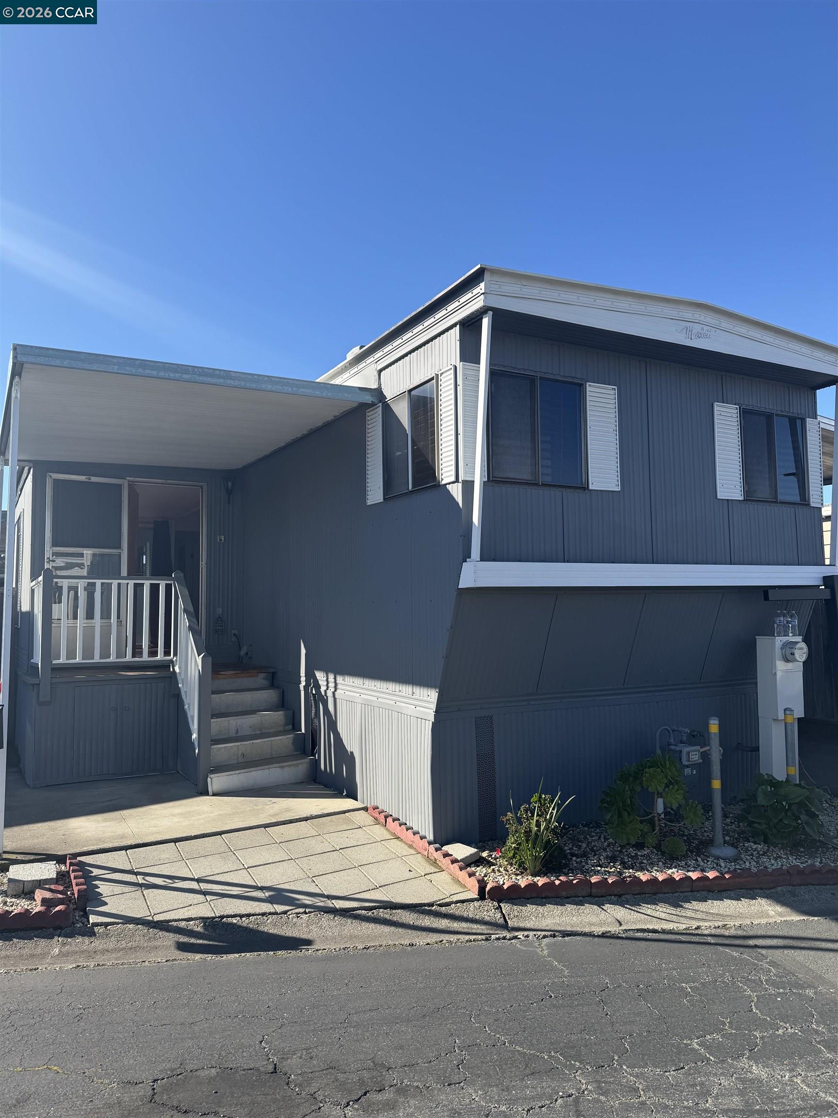 Front Image Thumbnail for CC41122086