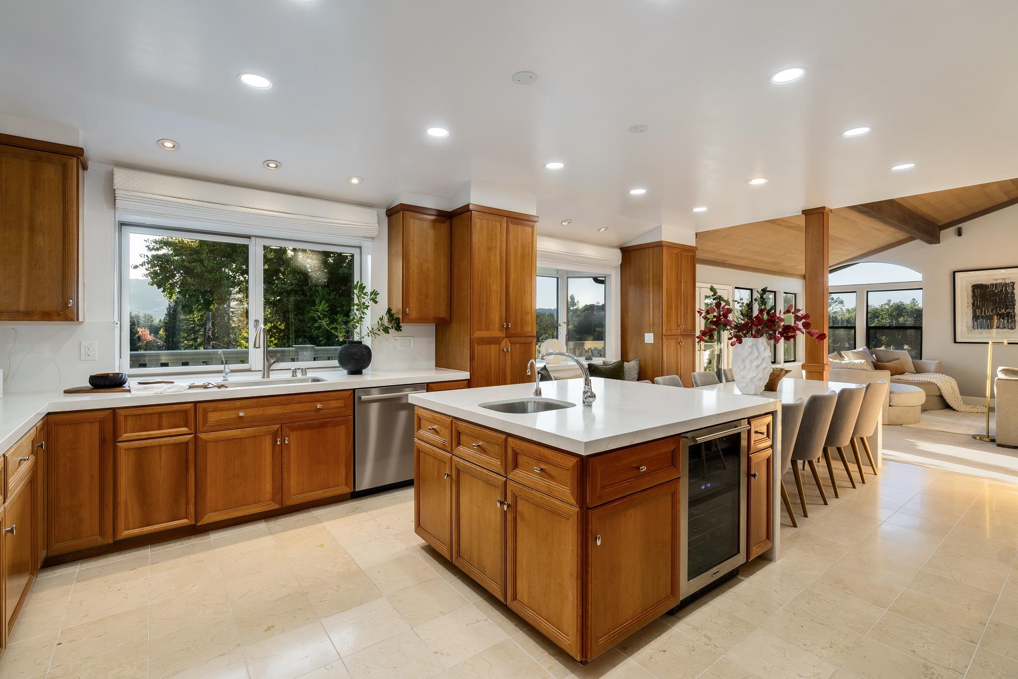 Detail Gallery Image 8 of 48 For 13 Kemp Ct, Alamo,  CA 94507 - 5 Beds | 3/1 Baths