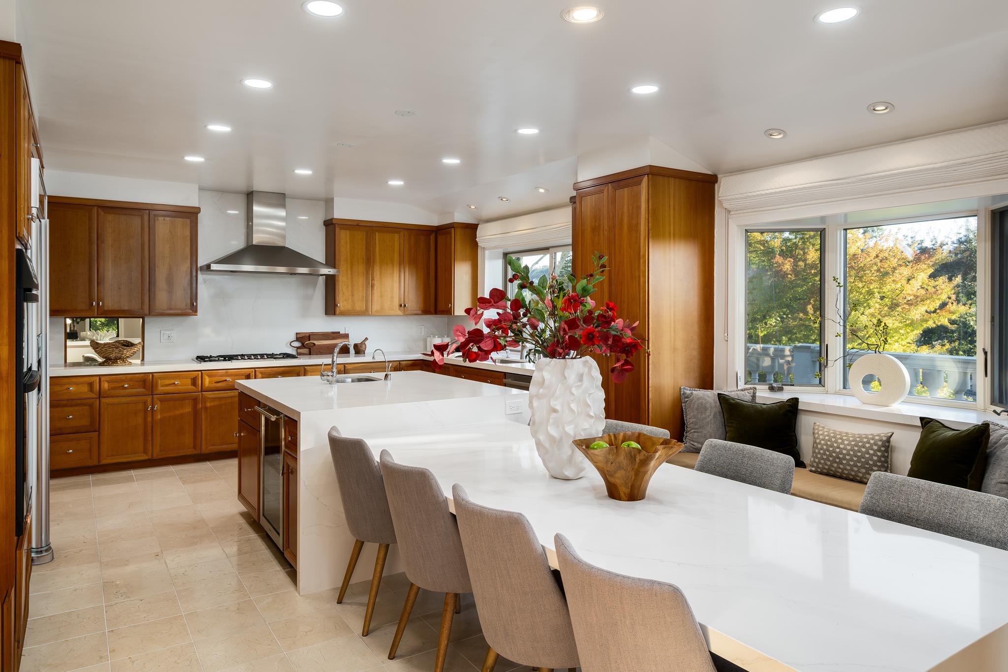 Detail Gallery Image 9 of 48 For 13 Kemp Ct, Alamo,  CA 94507 - 5 Beds | 3/1 Baths