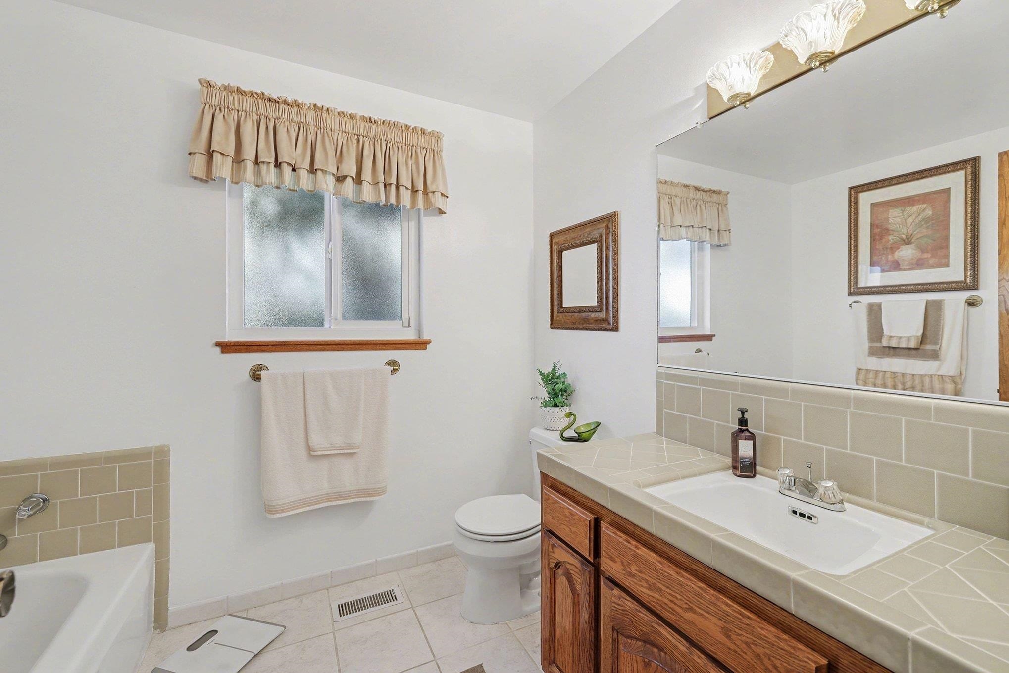 Detail Gallery Image 14 of 29 For 3937 Pebble Dr, Antioch,  CA 94509 - 3 Beds | 2 Baths